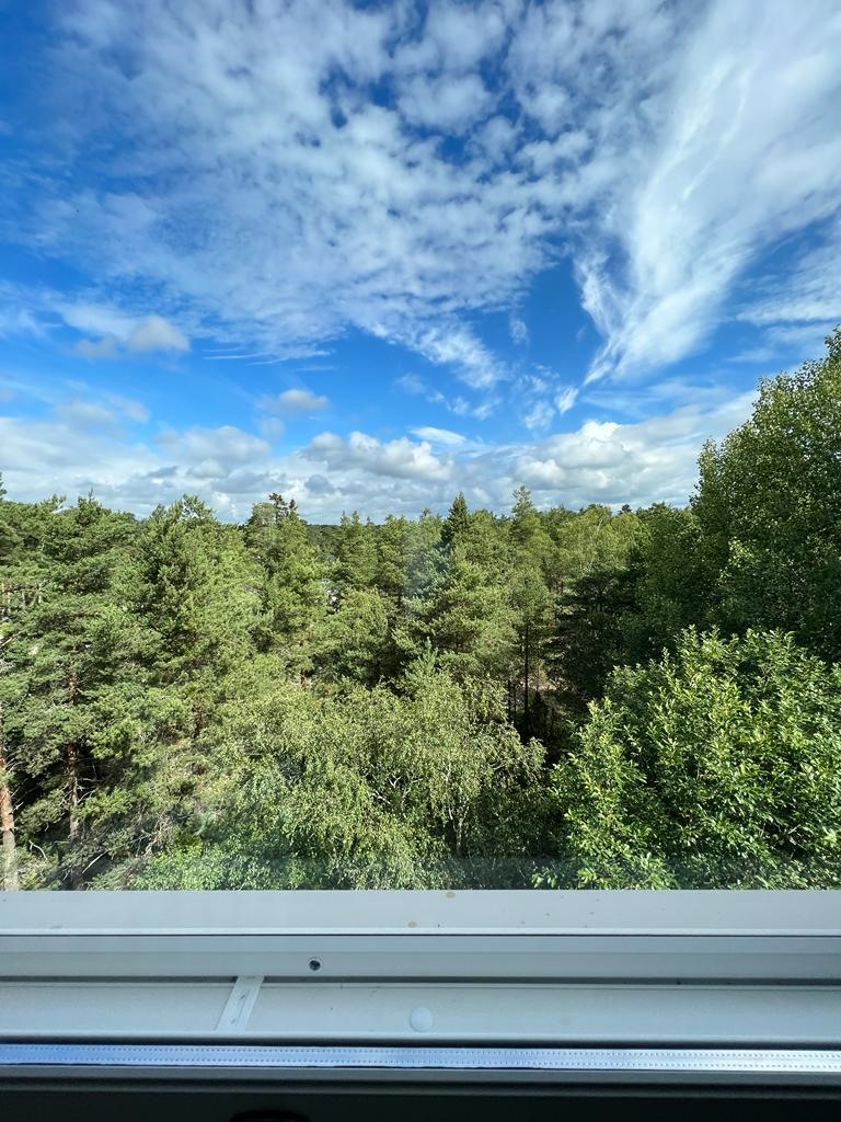 näkymä keittiö ja toisen makuuhuoneen puolelta