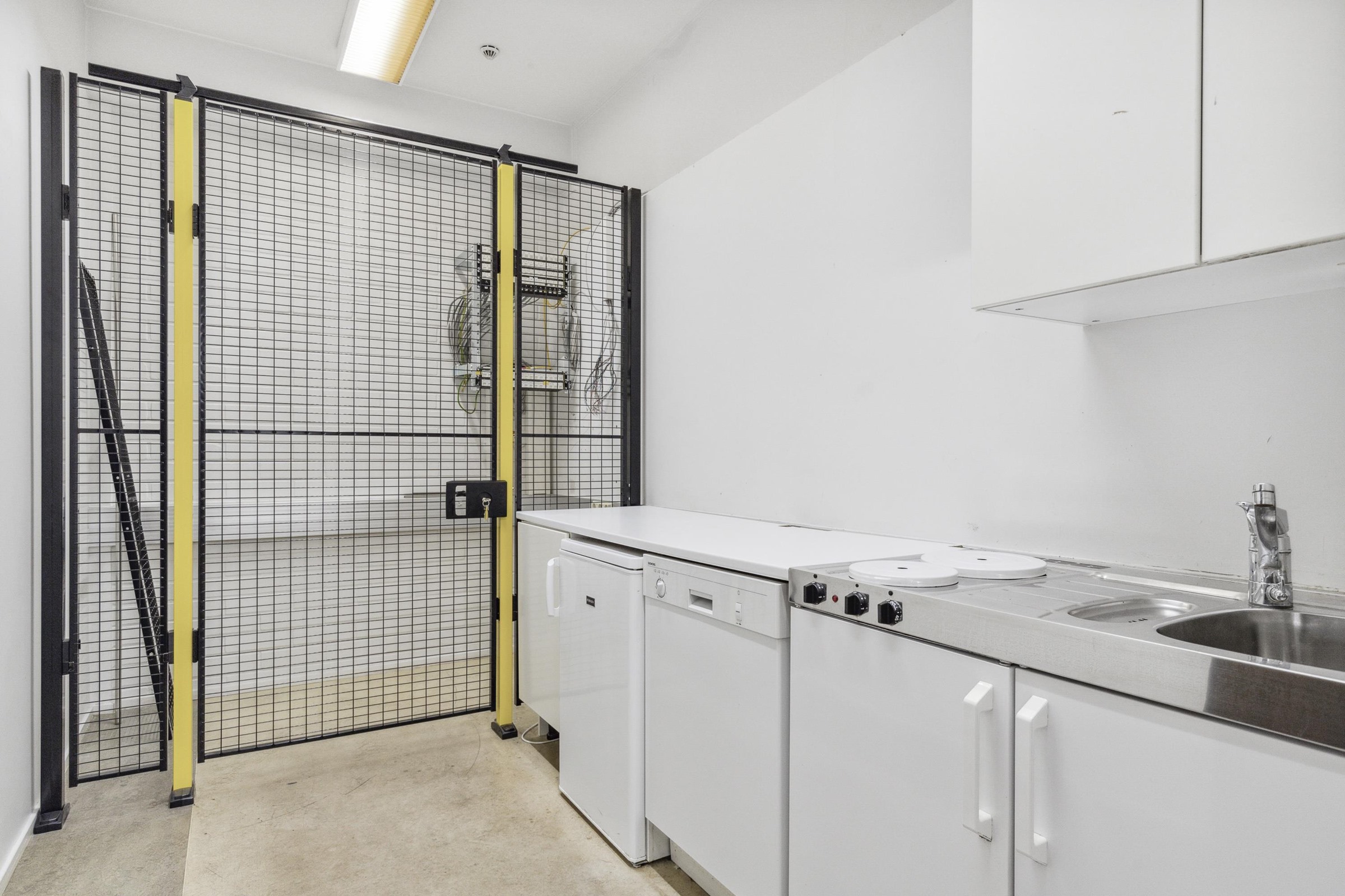 B 24, 180 m²