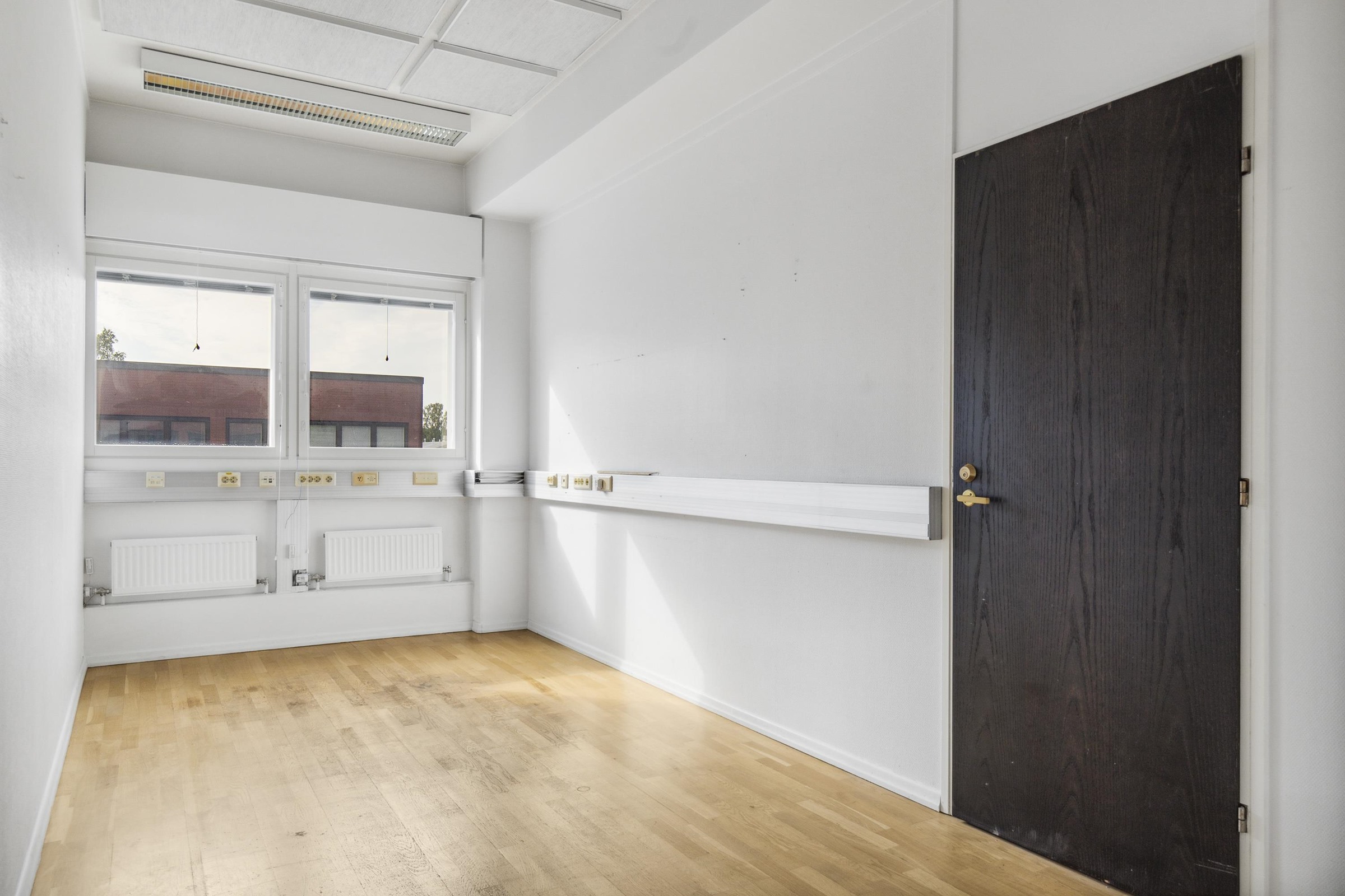 B 24, 180 m²