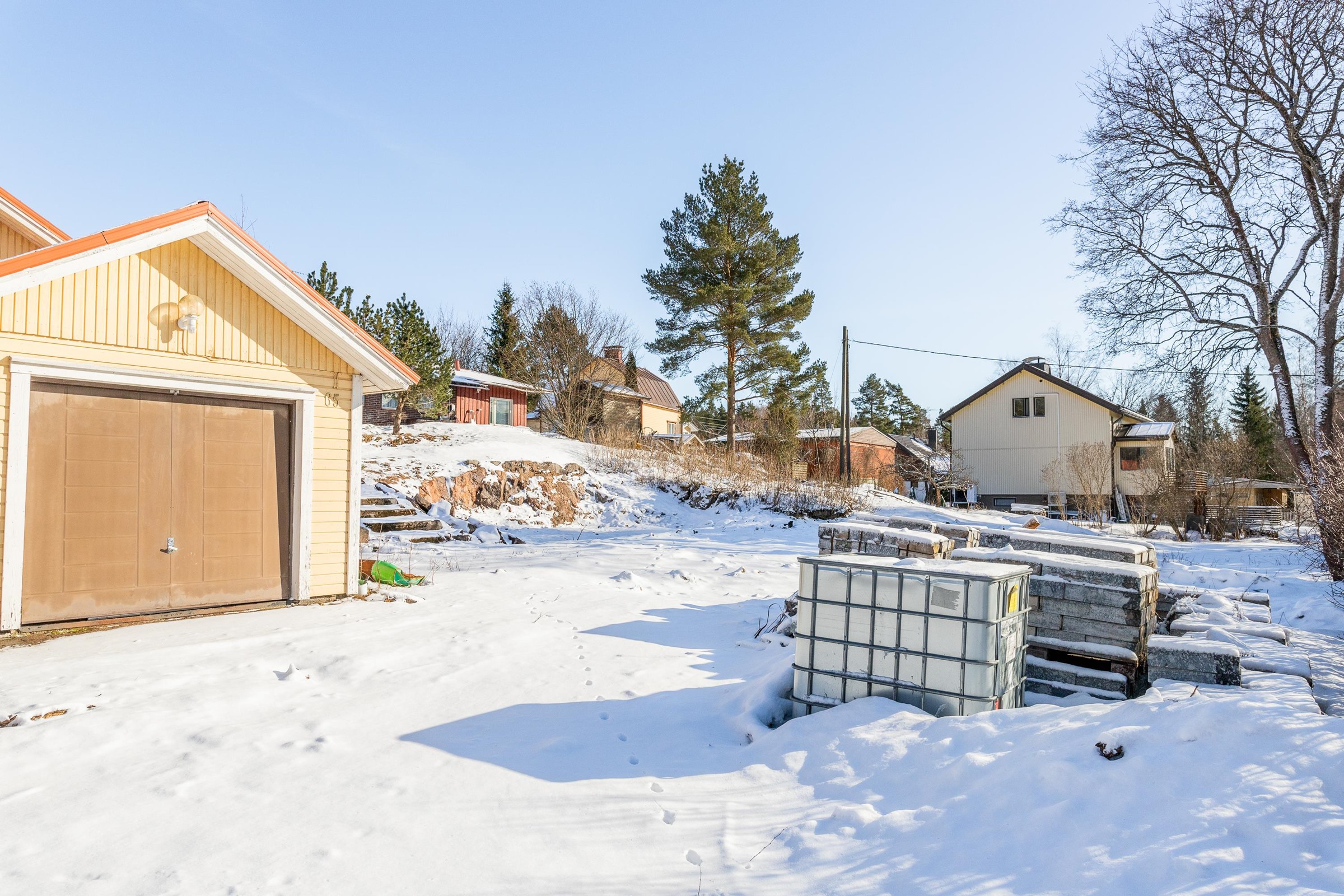 Vanha asuinrakennus purettu