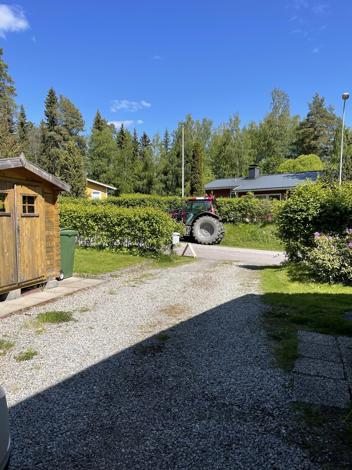 Sisäänkäynti pihalle