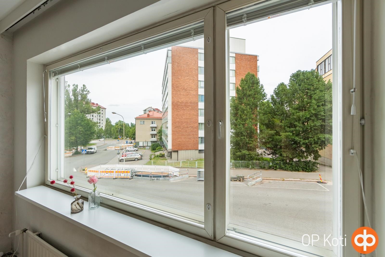 Näkymät olohuoneen ikkunasta