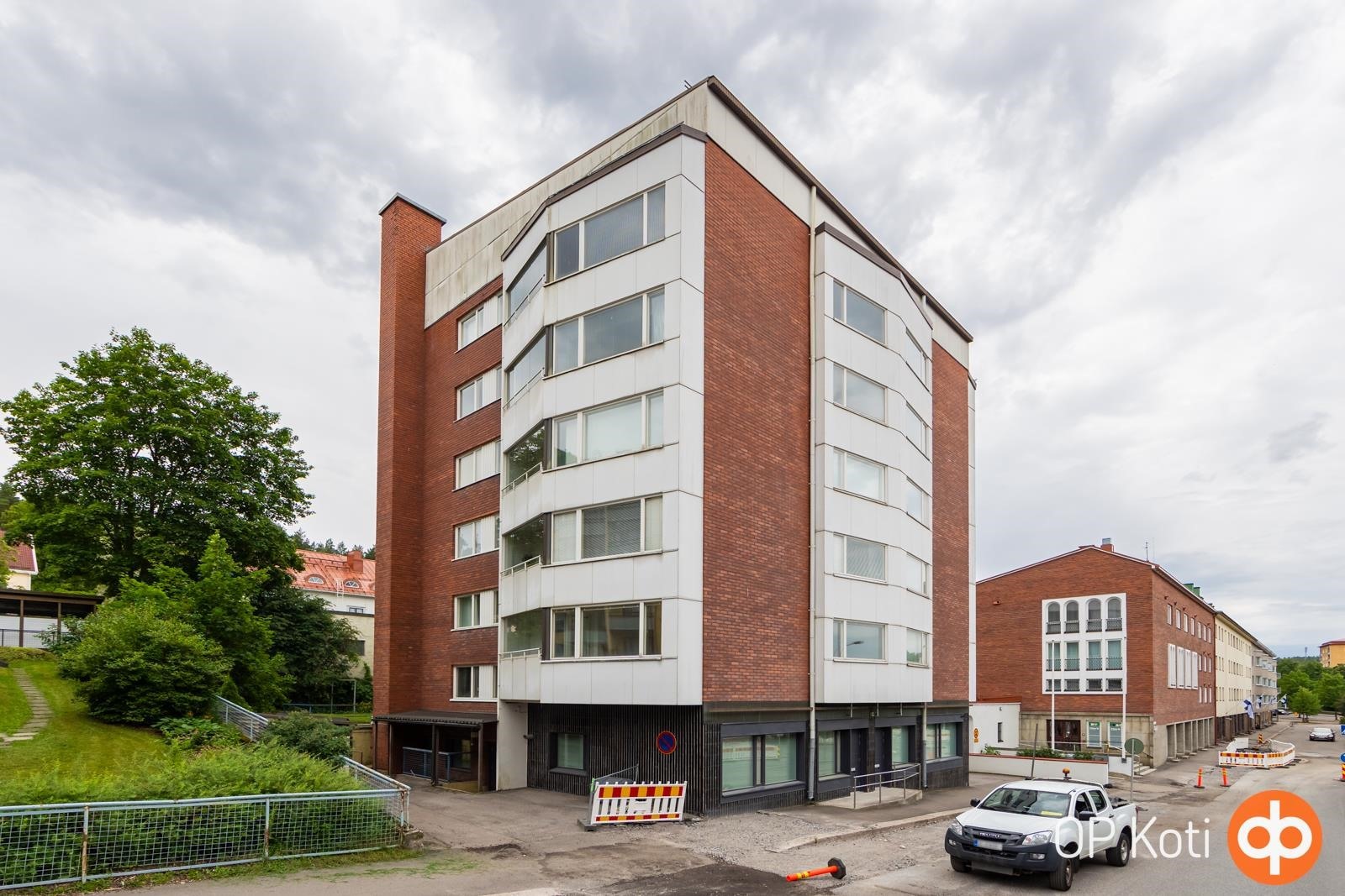 Julkisivu