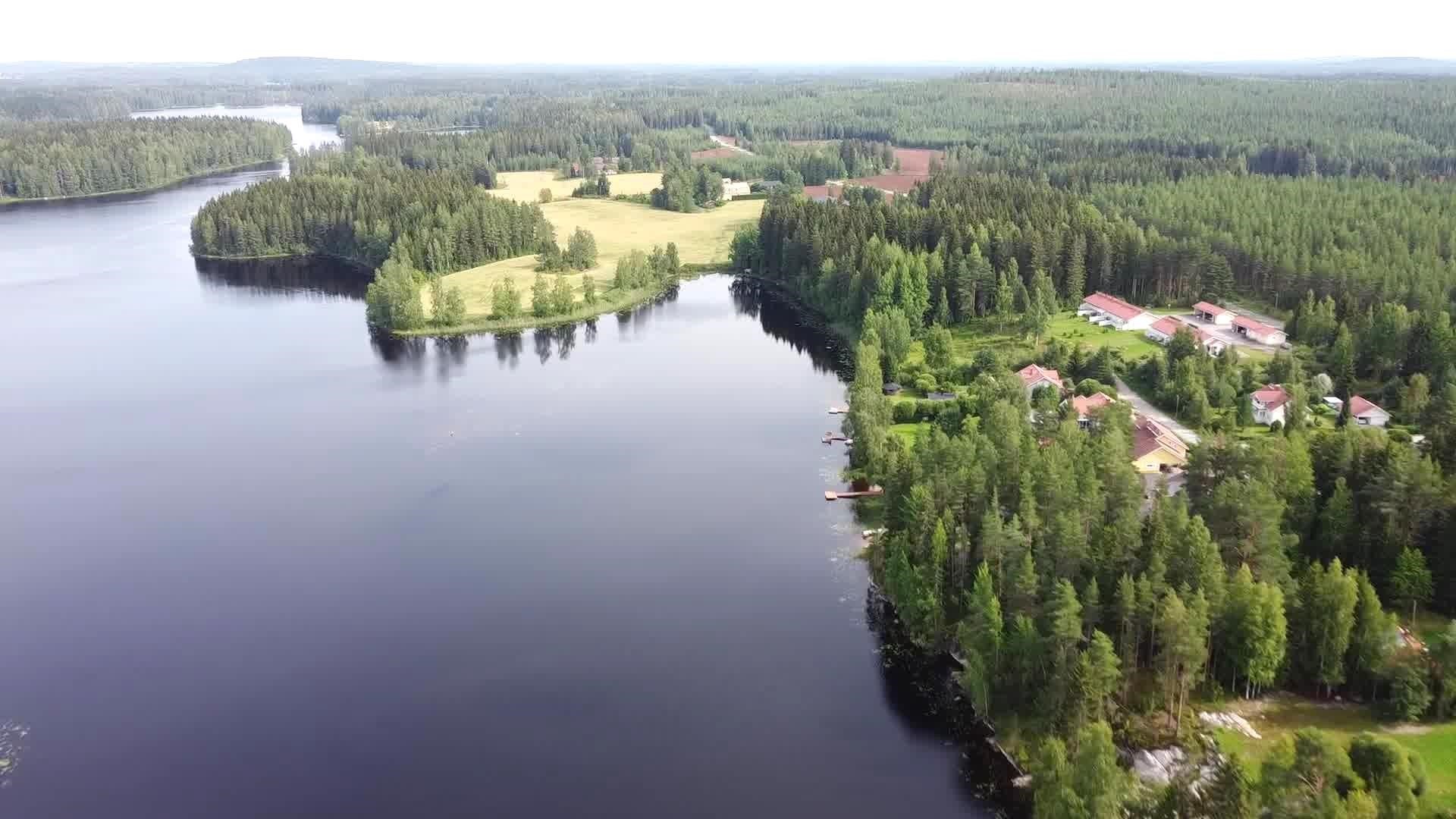Asunto-osakeyhtiö sijaitsee vesistön läheisyydessä