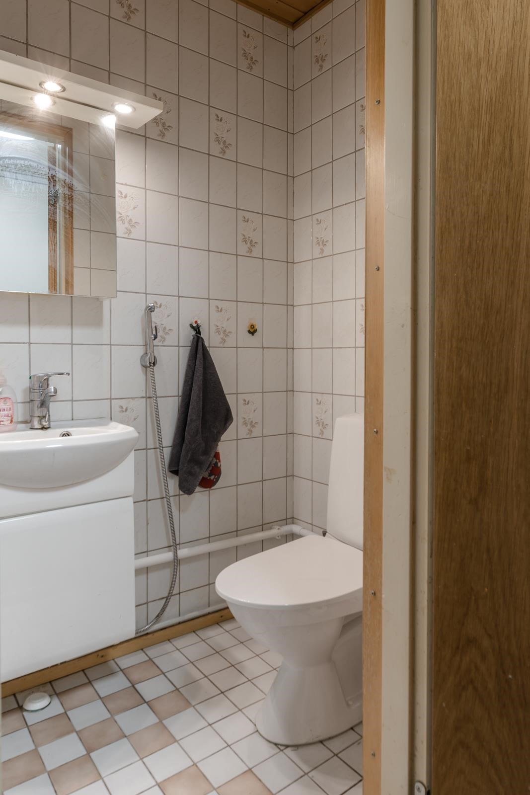 Erillinen wc alakerta