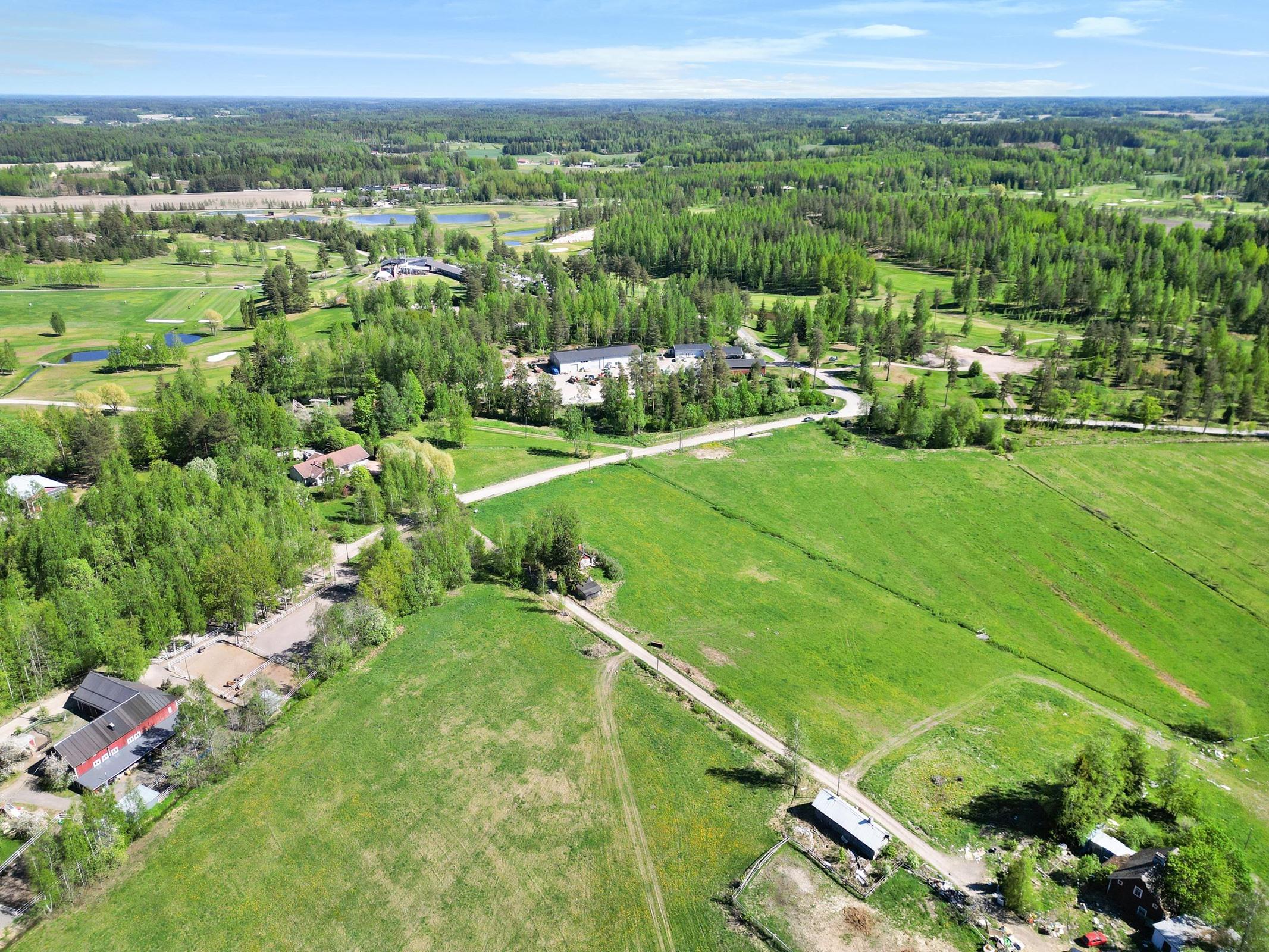Maalaismaisemaa ja Talma Golf melkein vieressä
