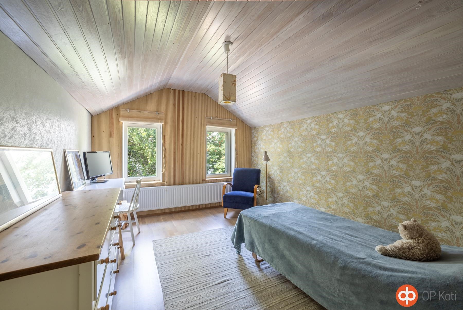 2. kerroksen makuuhuone 1