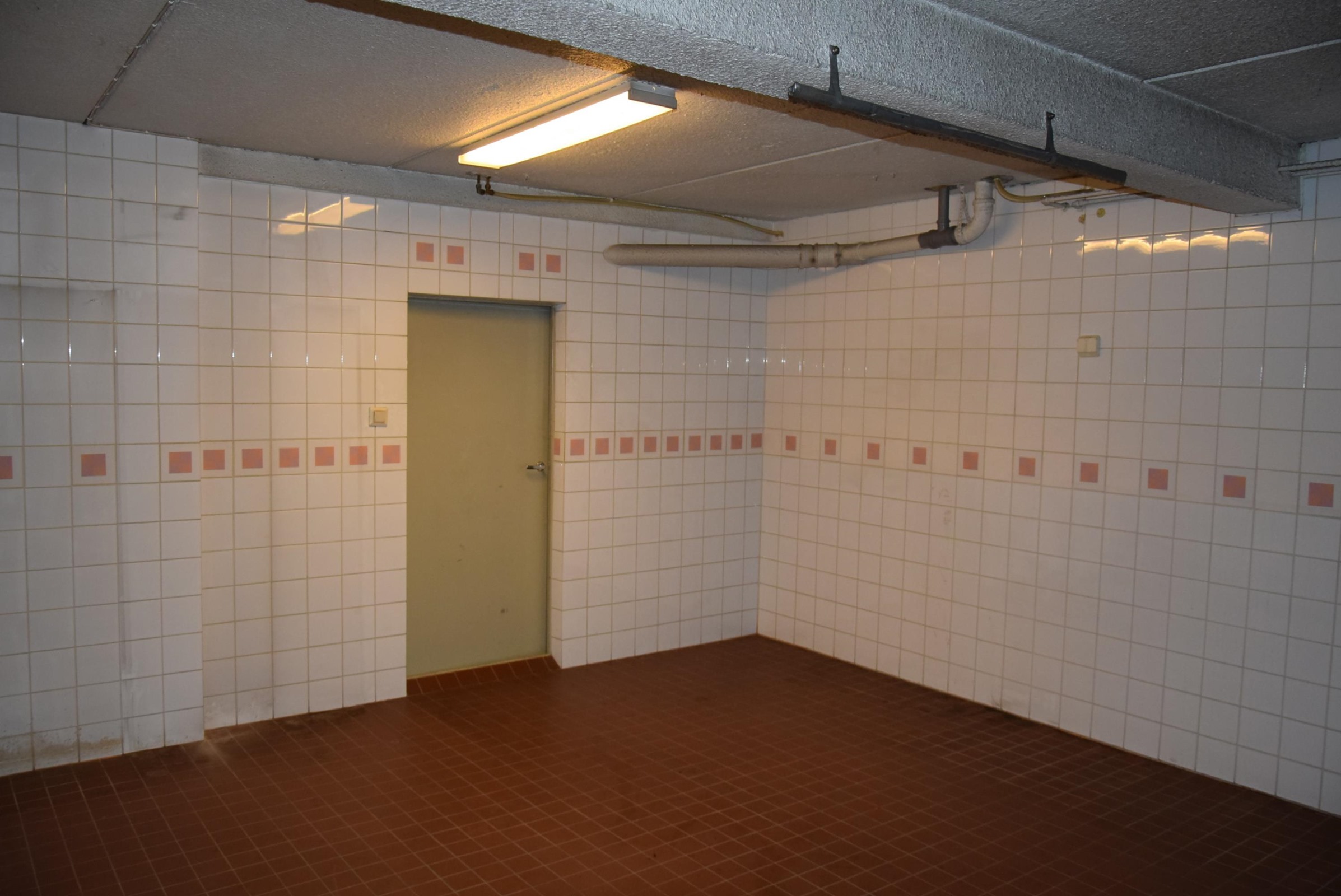 Kellarikerroksen harrastehuone