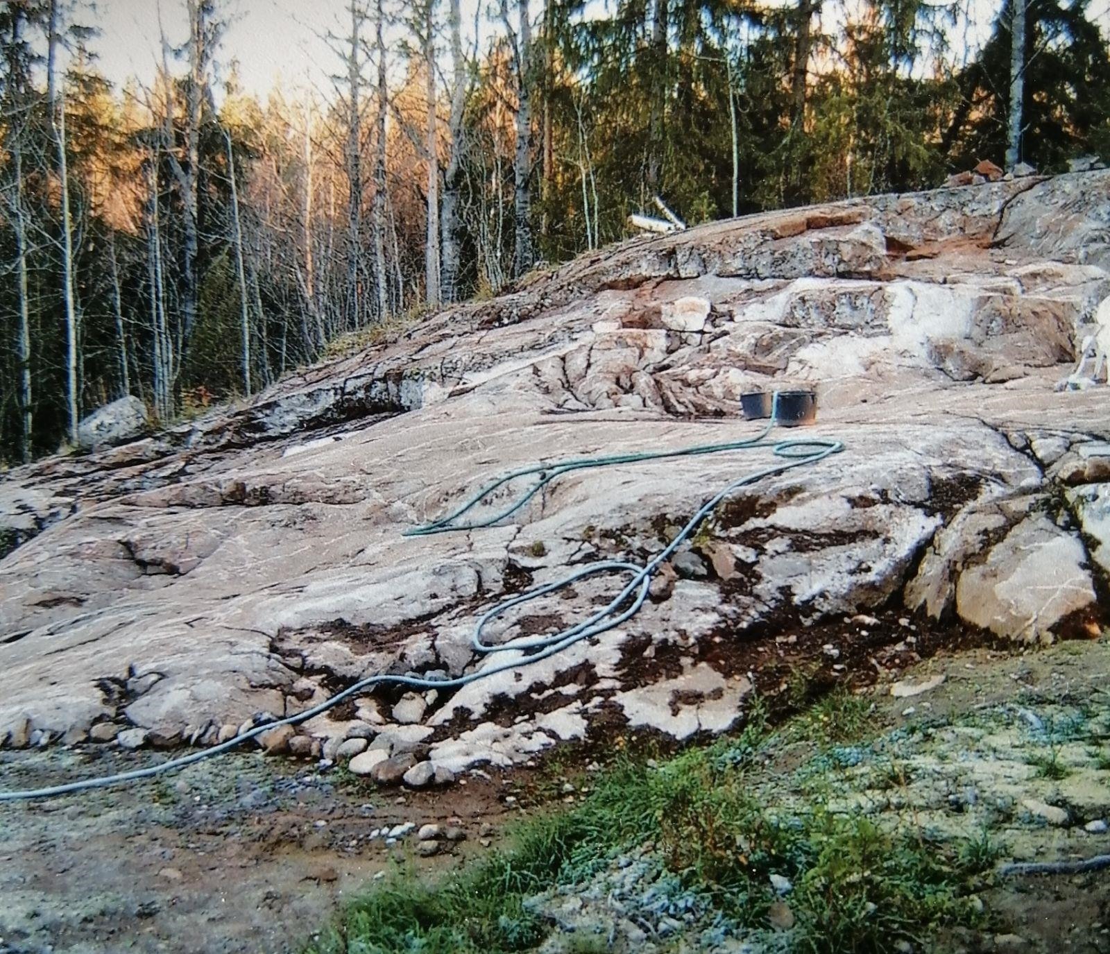 Tontin muokkauksesta kuvia