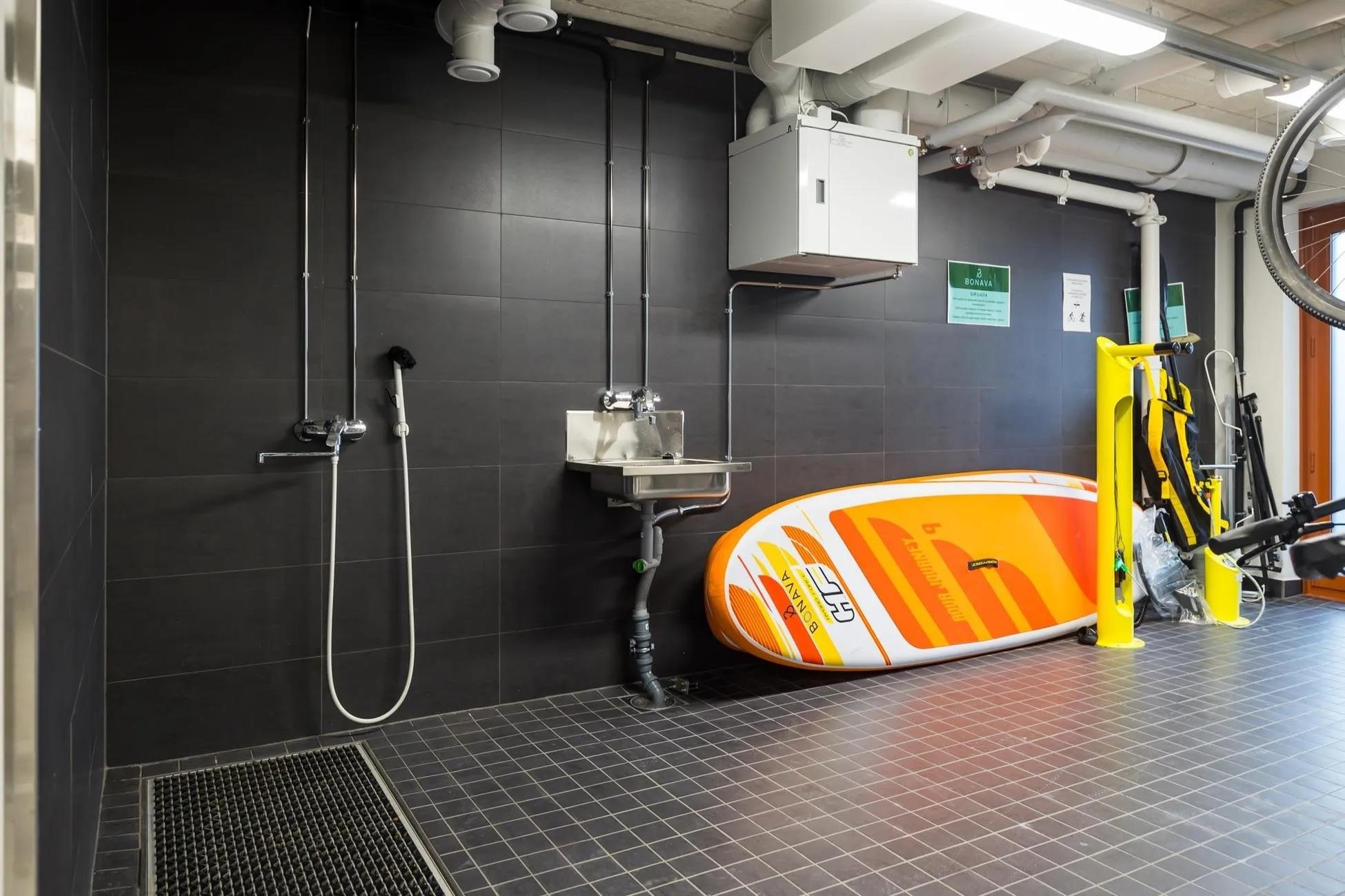 Pyörien huoltopiste ja SUP-laudat