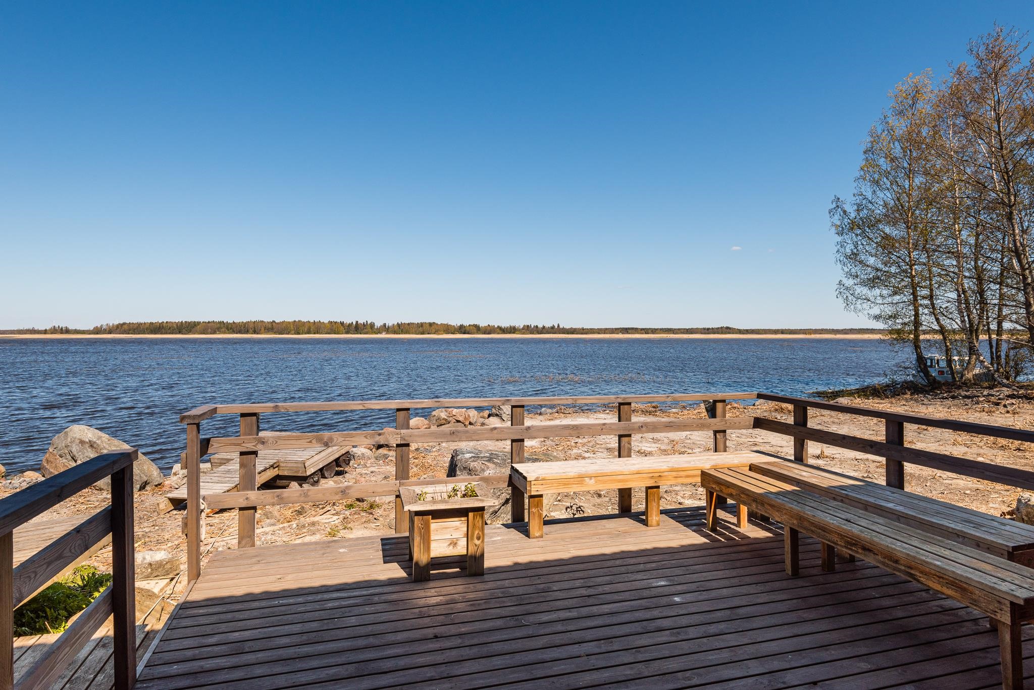 yhteissaunan terassi