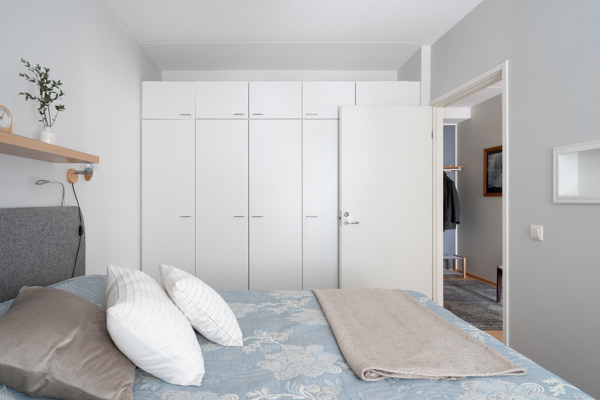 makuuhuoneessa kaapistot