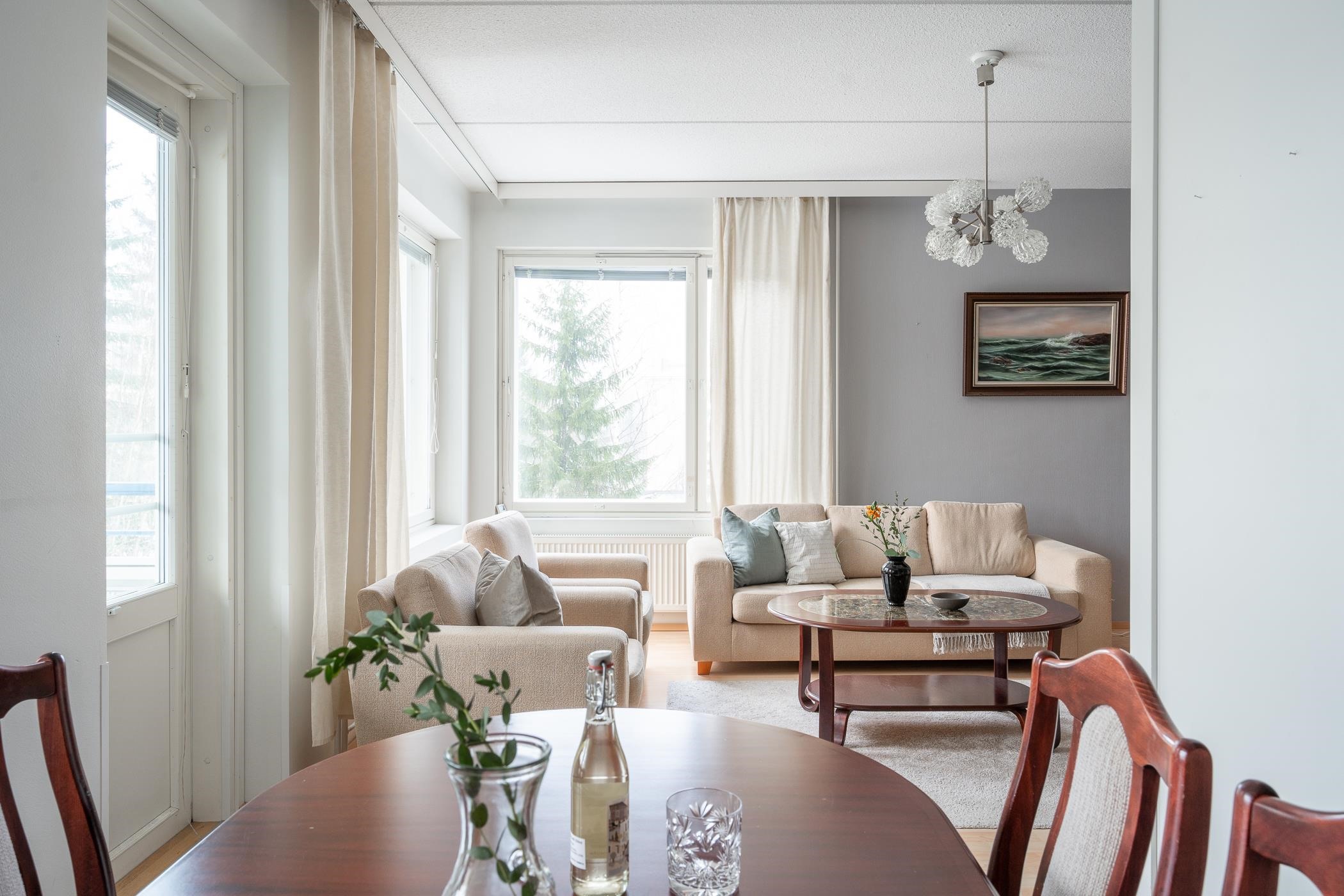 kulmahuoneisto, ikkunat kahteen suuntaan