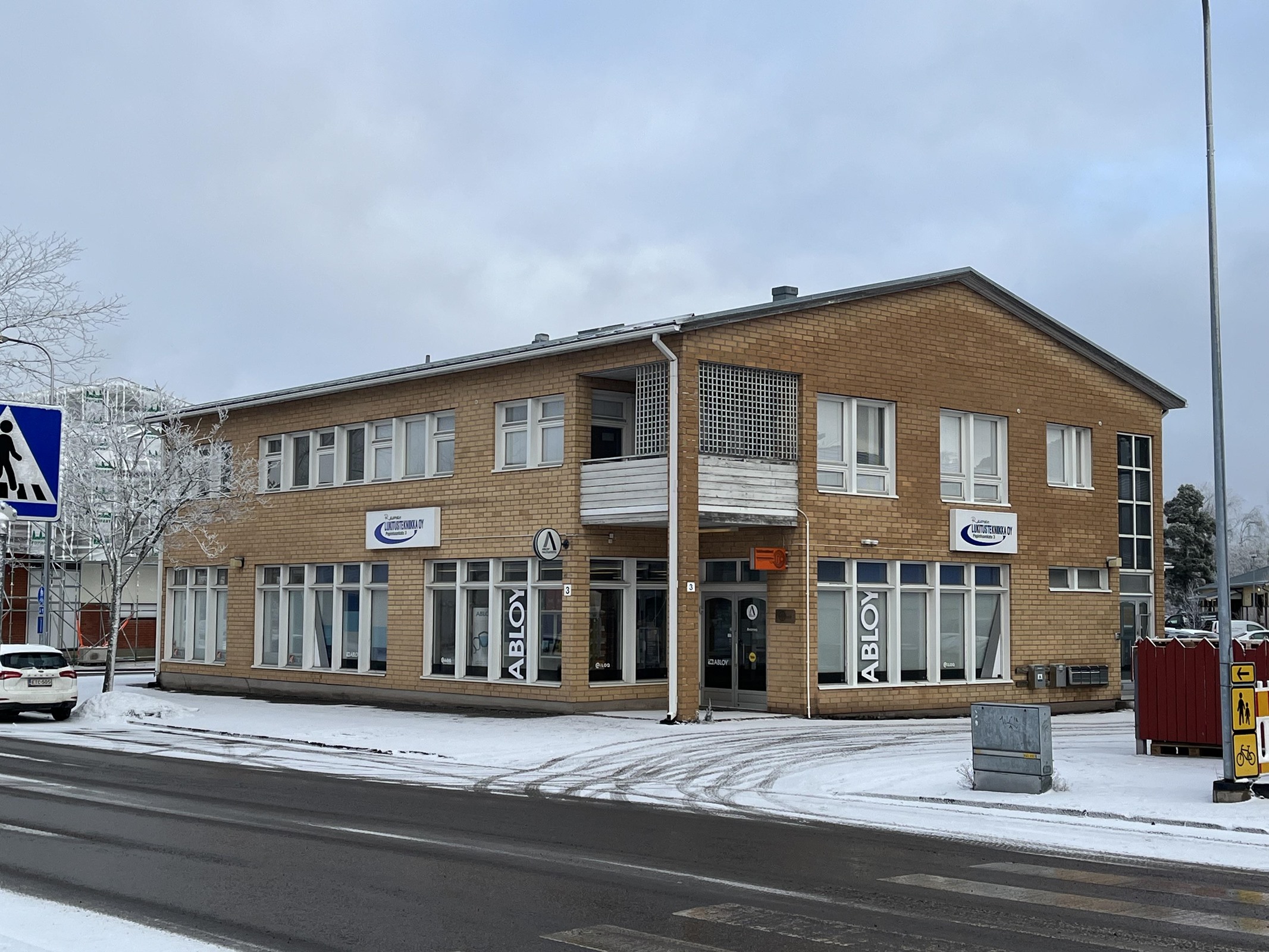 liiketalon julkisivua