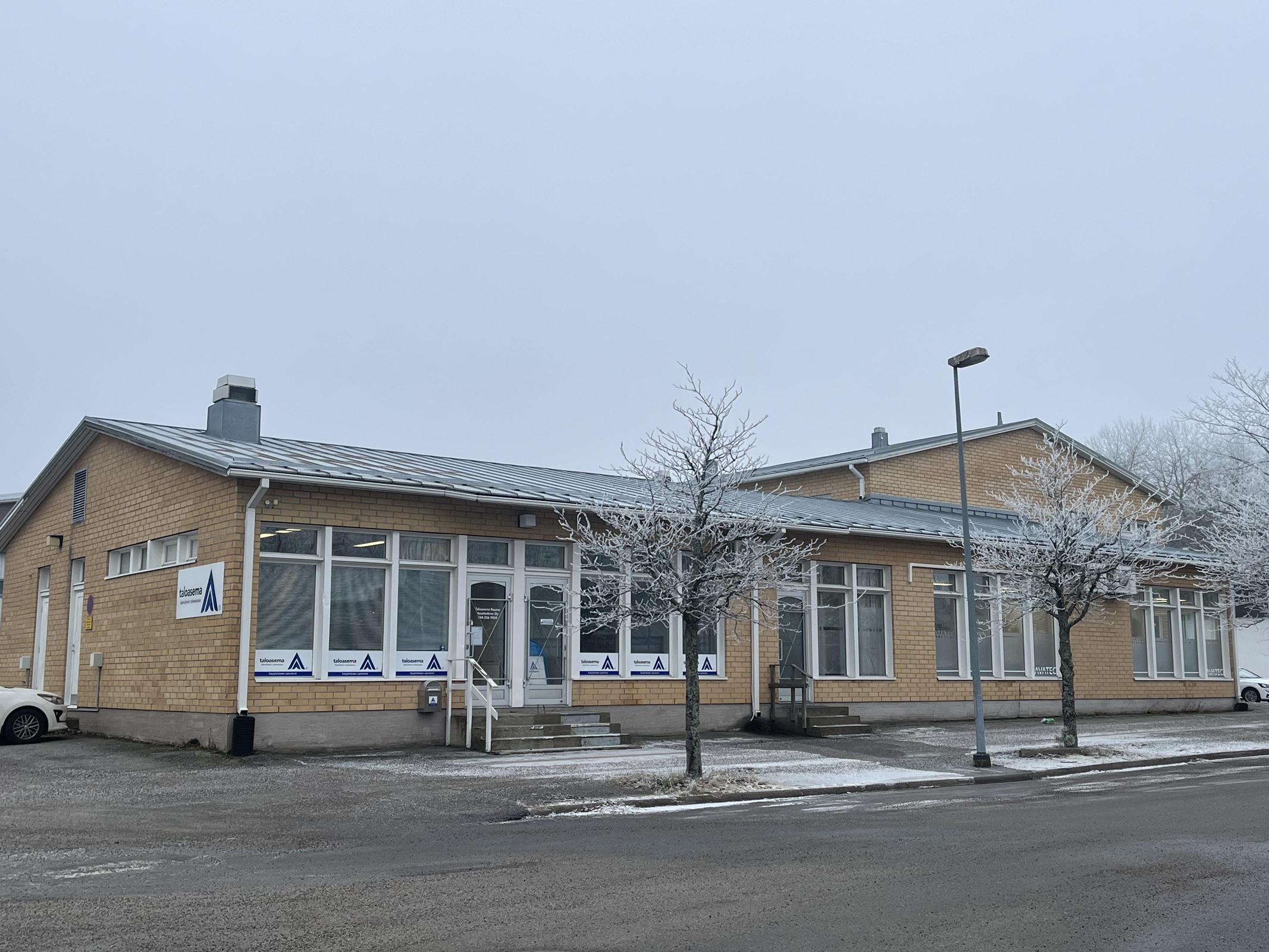 liiketalon julkisivua