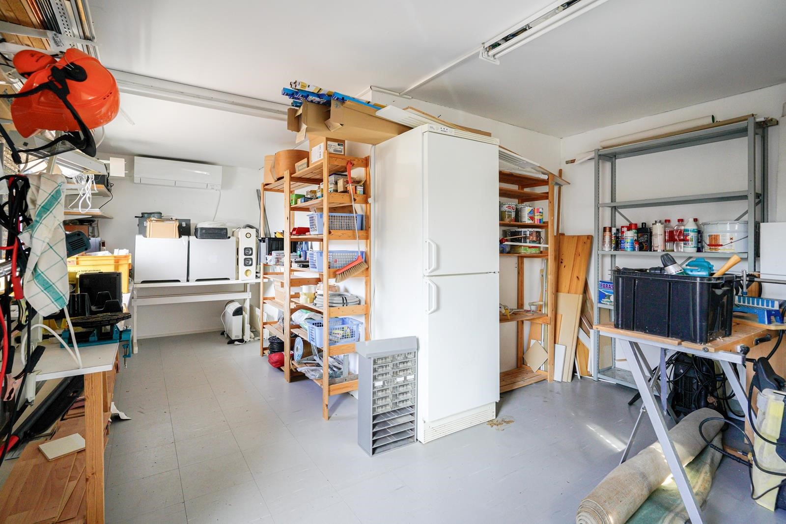 Ulkovarasto sisältä