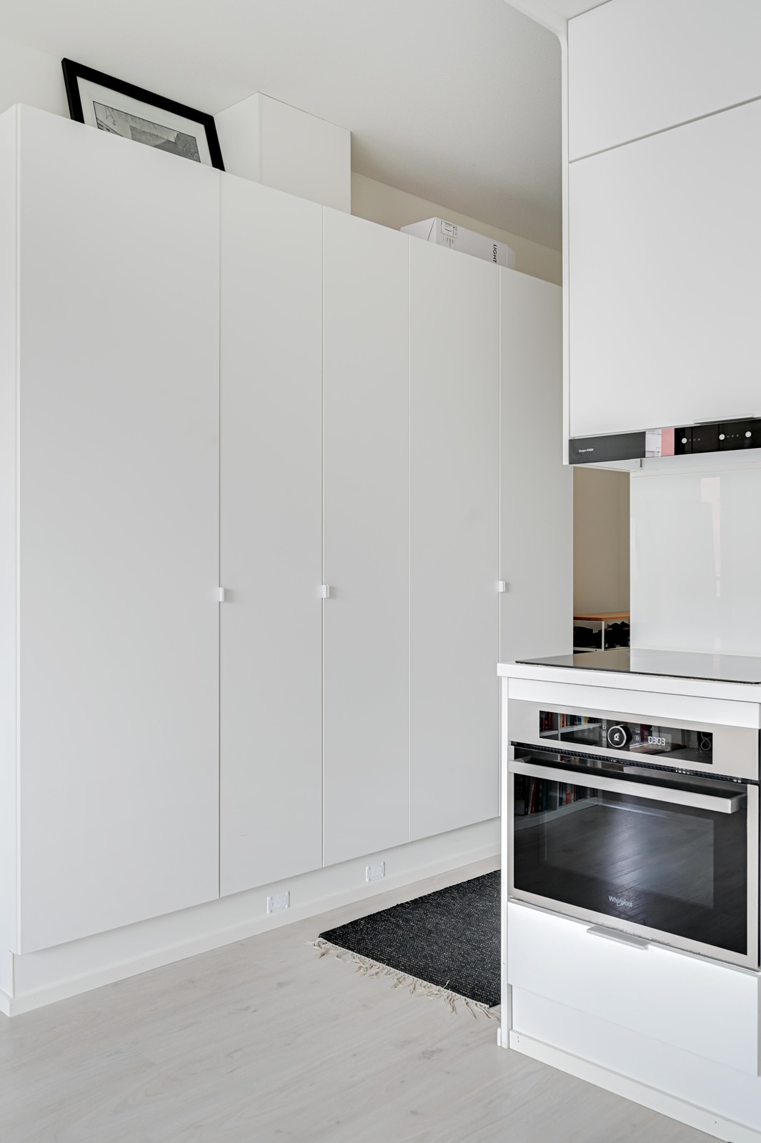 Eteisessä on reilusti säilytystilaa.