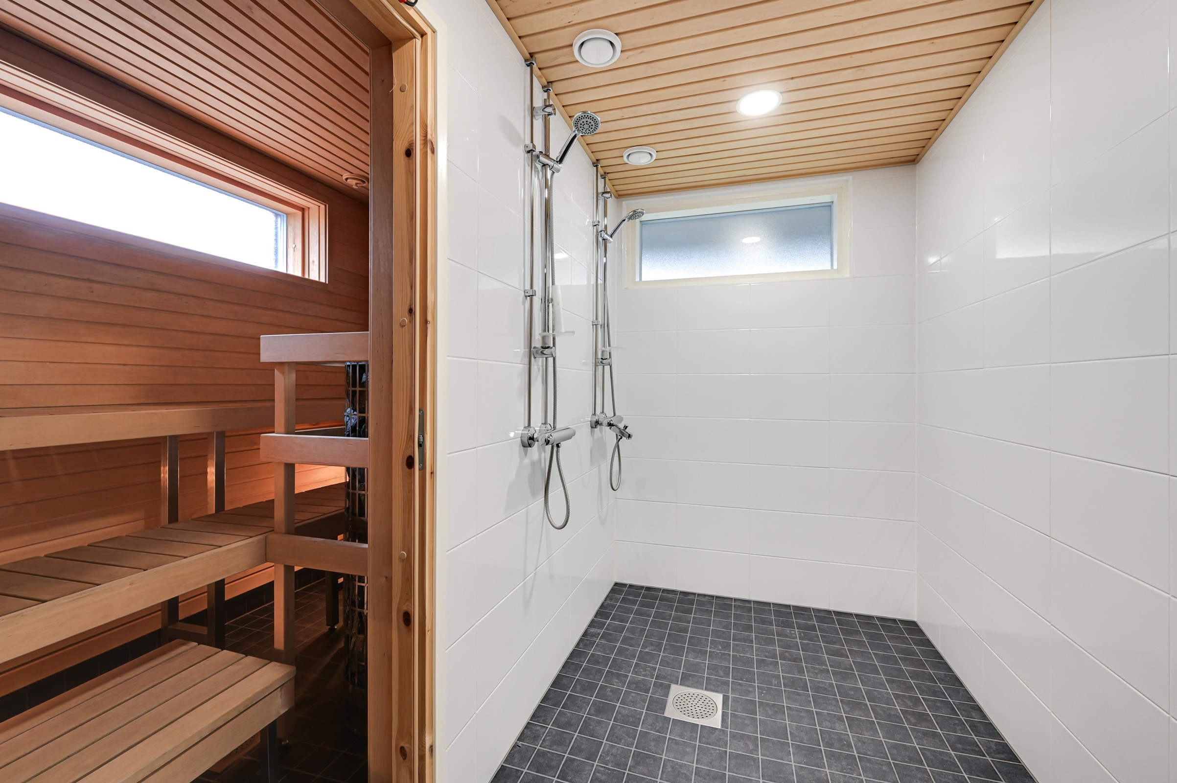 Taloyhtiön saunatilat.