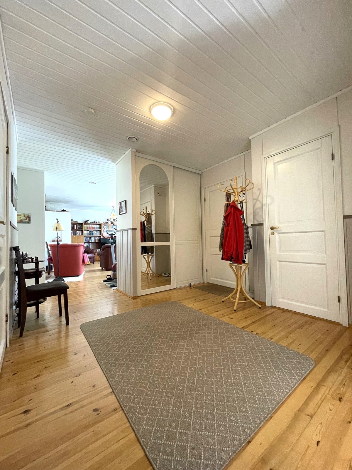 tilava eteinen