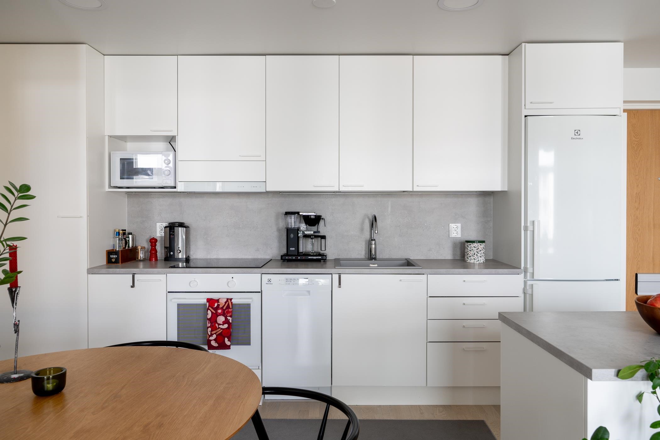 keittiössä kivasti säilytystilaa