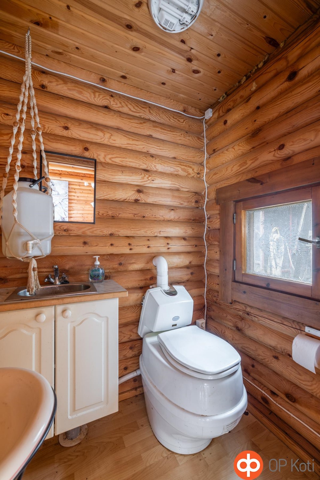 Wc mökin sisällä