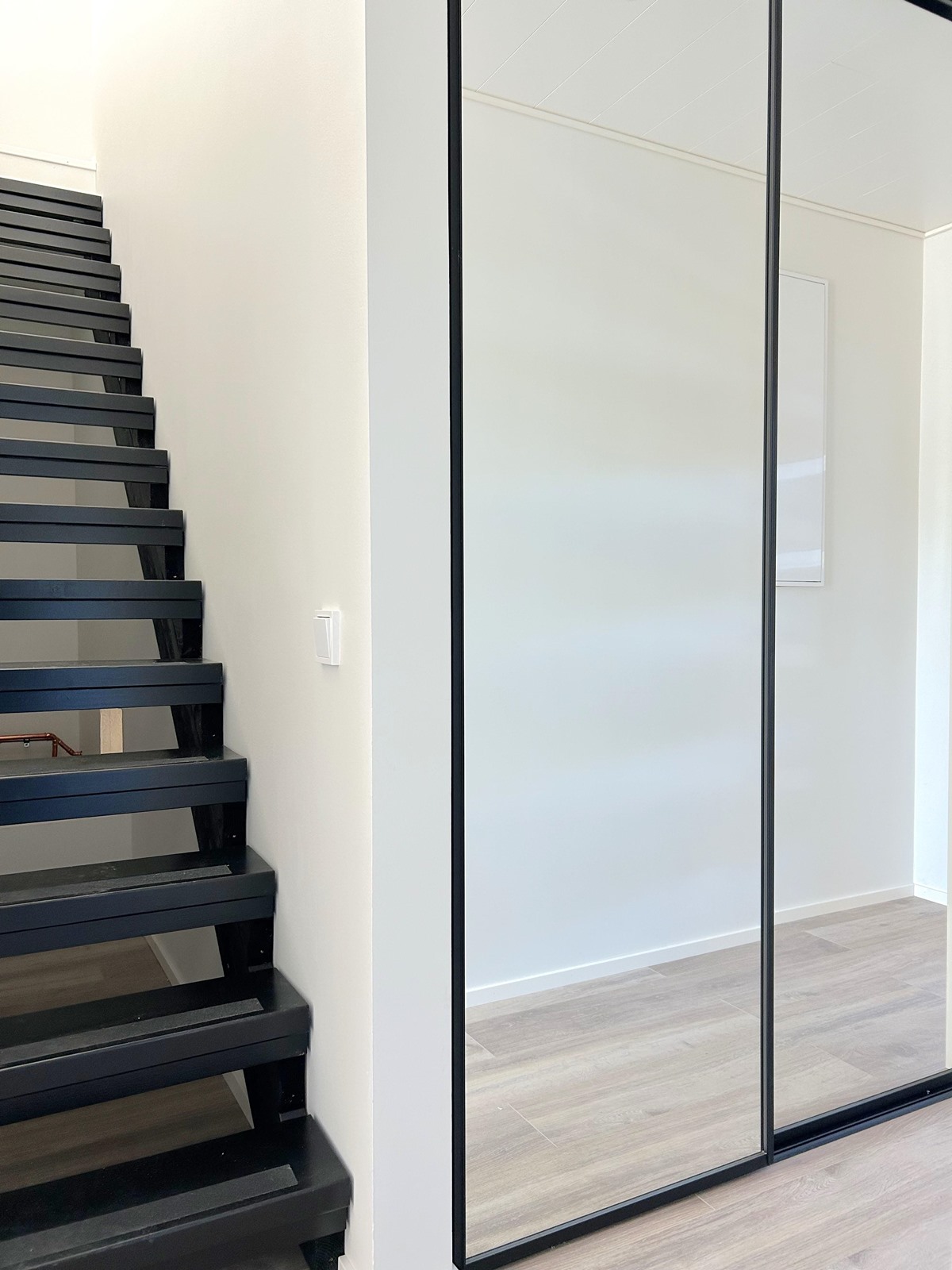 Eteisen säilytystilaa