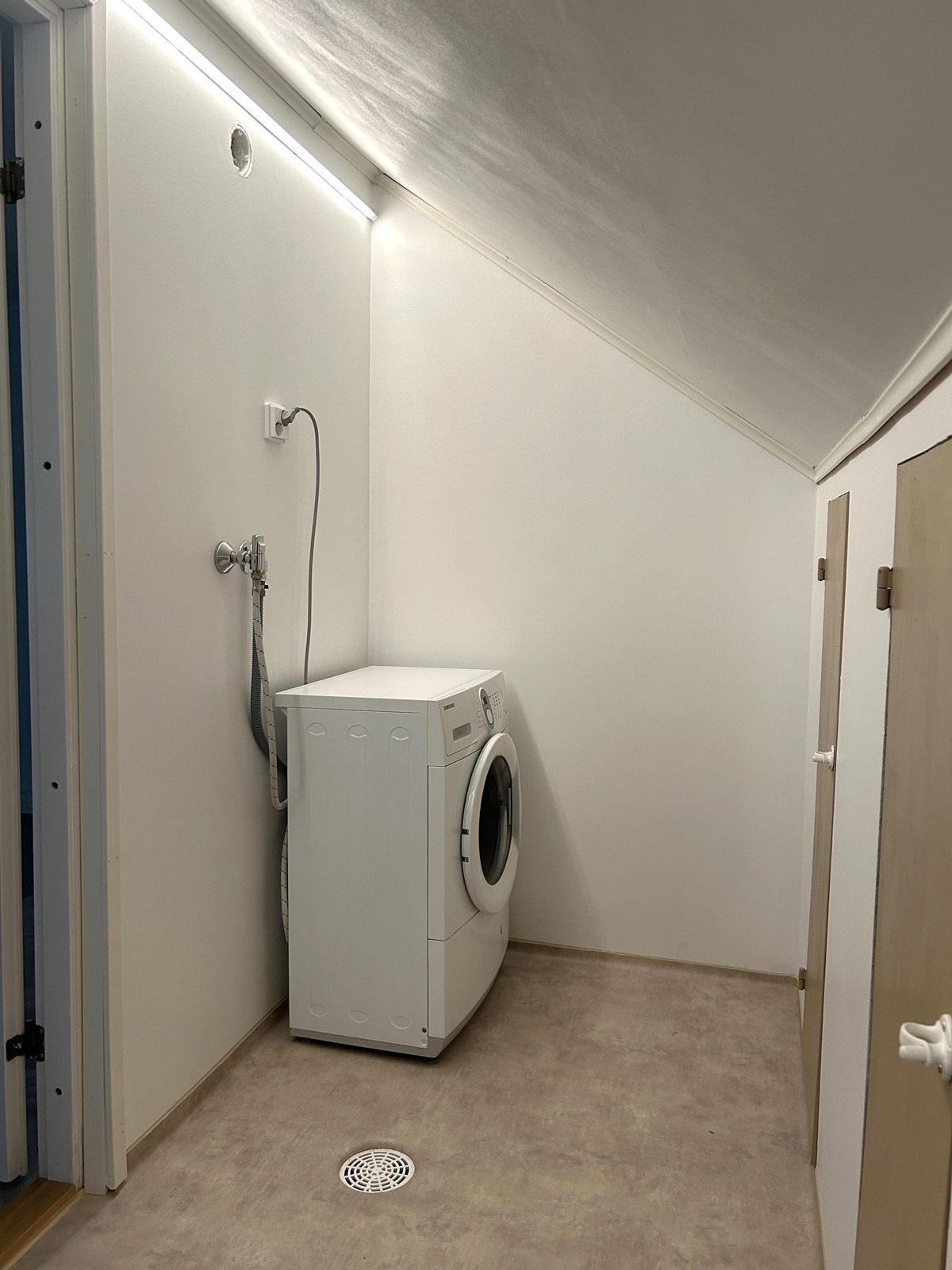 Toiselle puolelle makuuhuonetta tehty kodinhoitoti