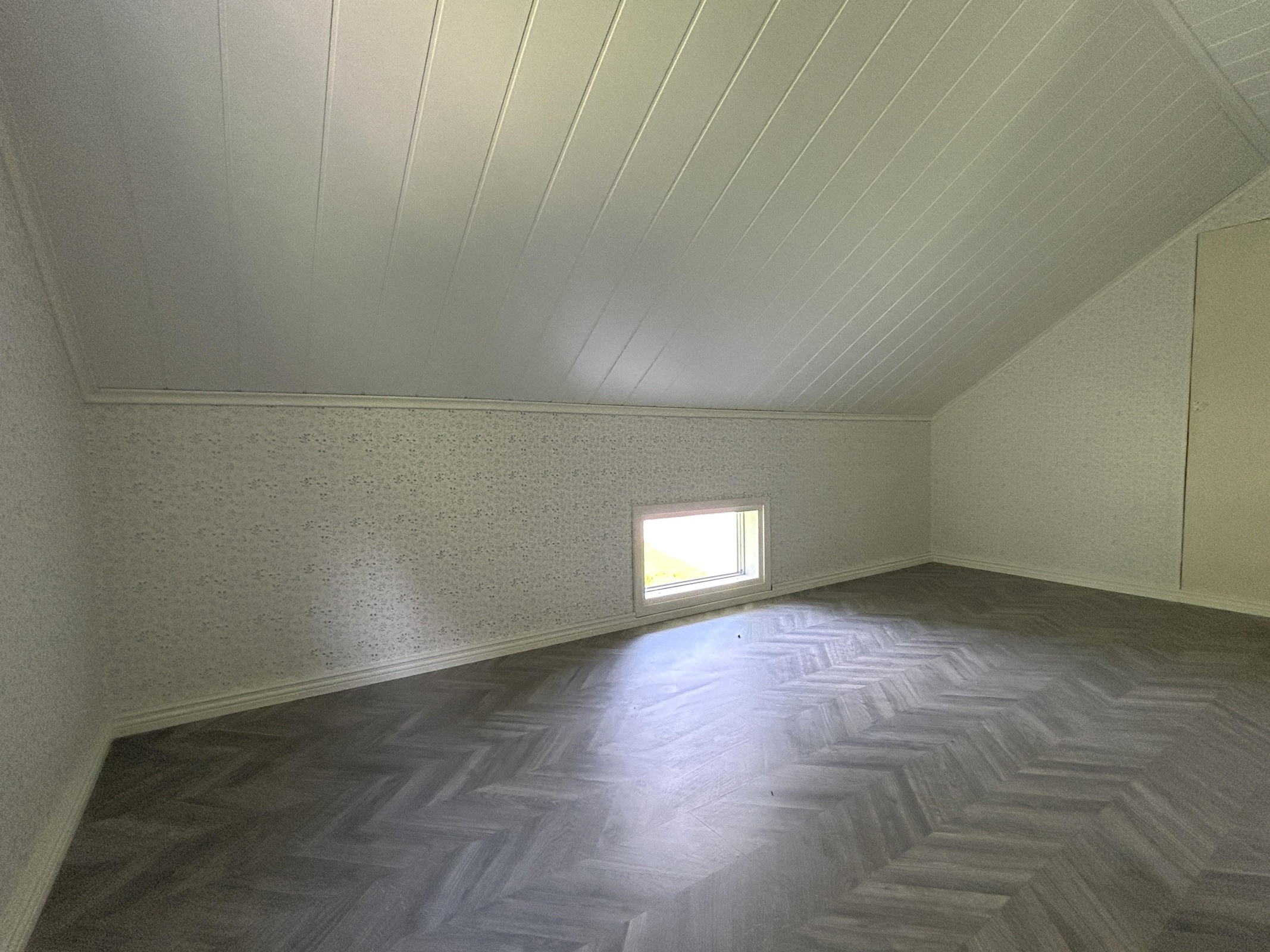 Makuuhuoneen yhteydessä vinttitila otettu käyttöön