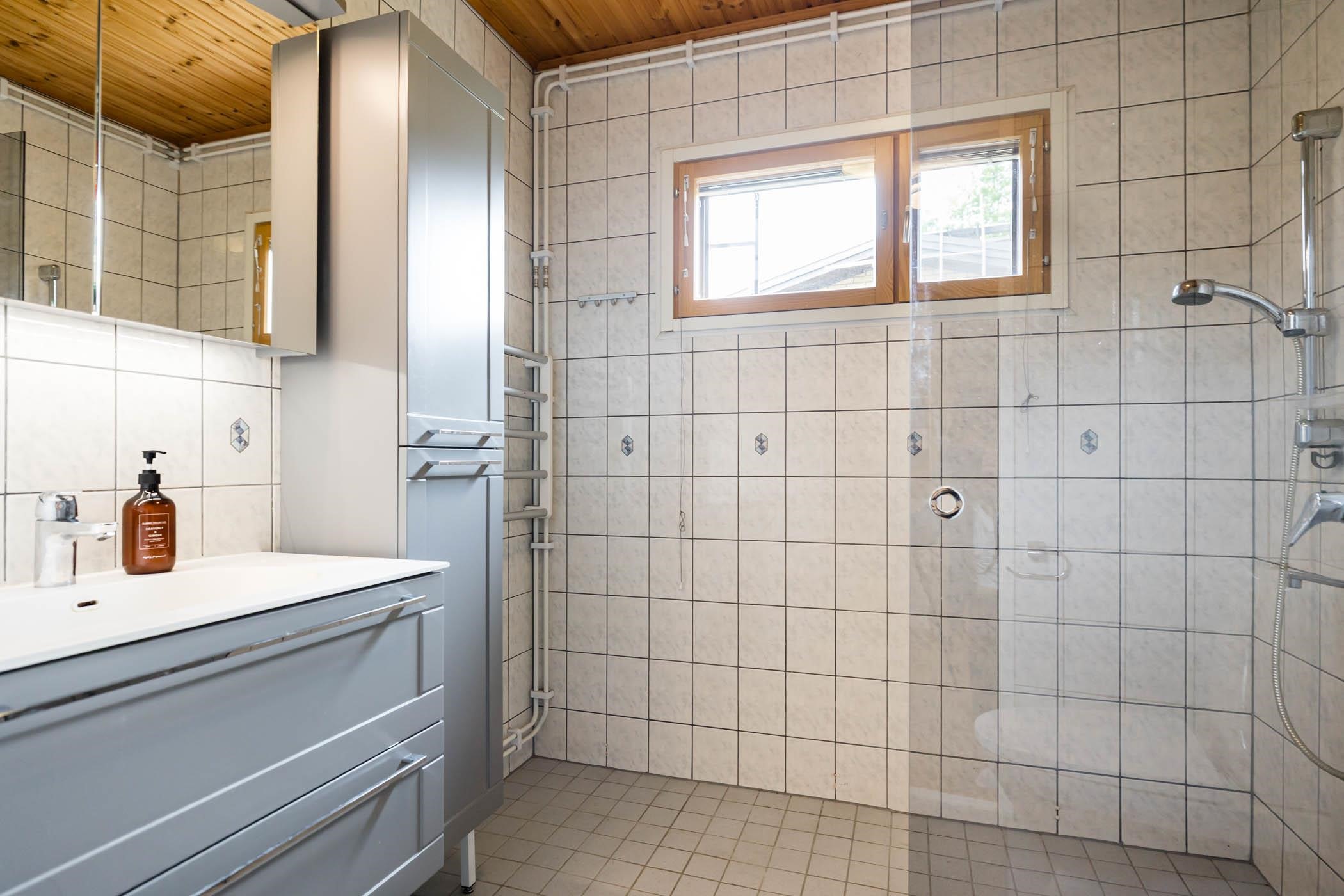 yläkerran wc/suihku