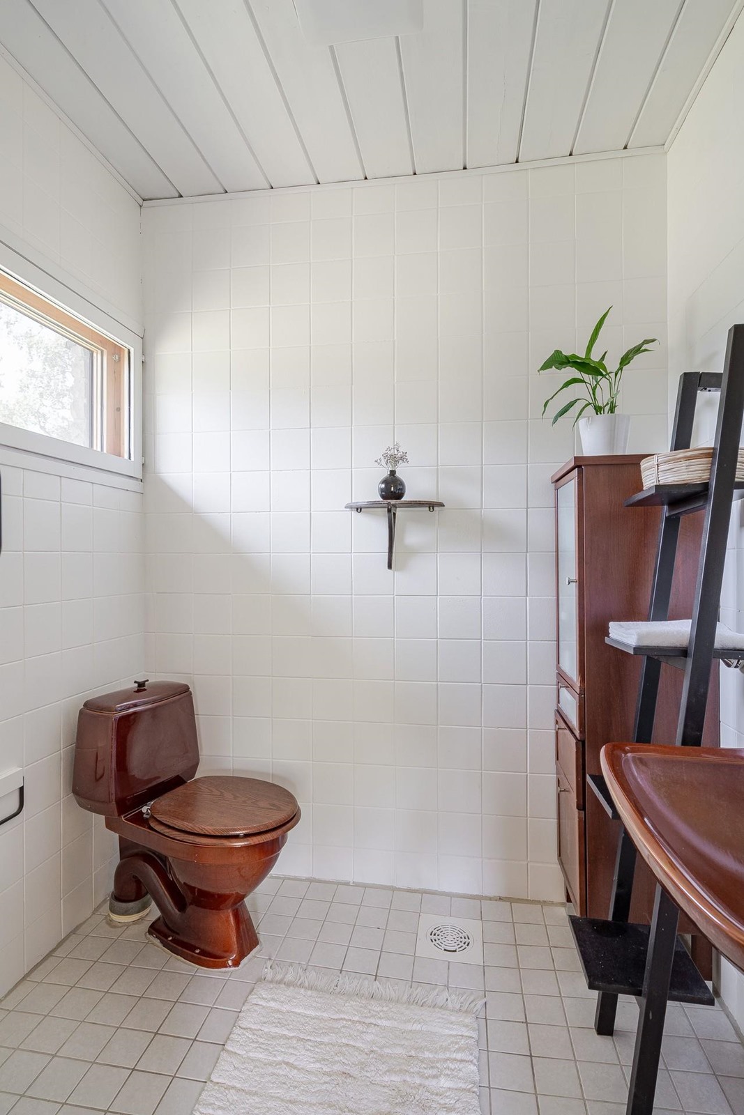 Päämakuuhuoneen yhteydessä kylpyhuone