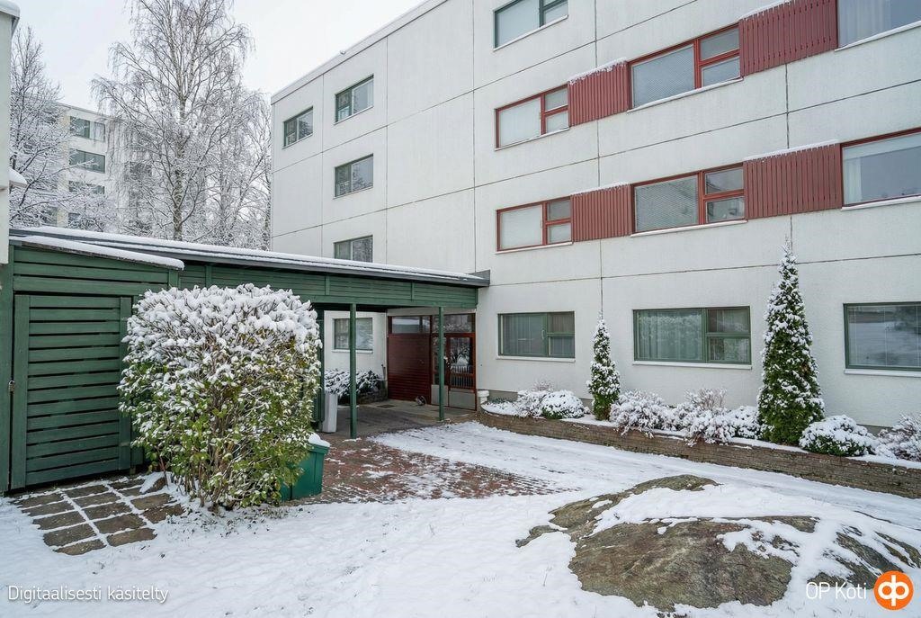 Talon edustaa ja sisäänkäyntikatos.