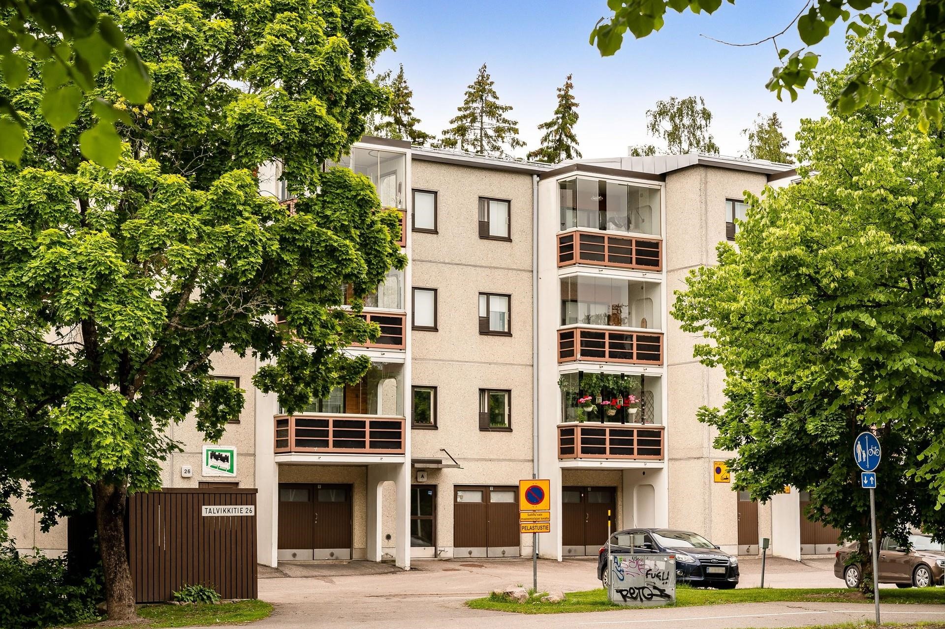Talvikkitien puolelta.