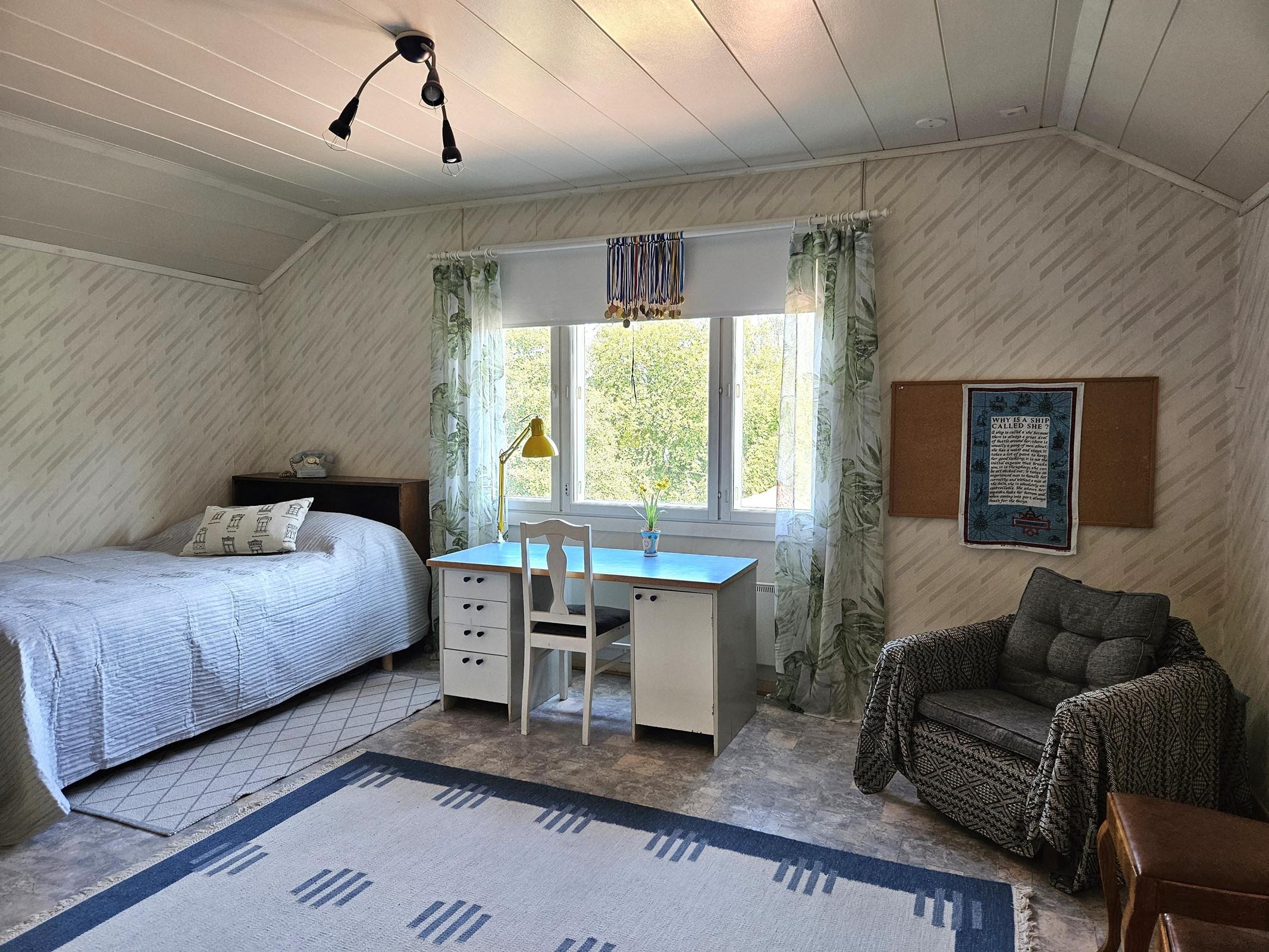 yläkerran makuuhuone 1