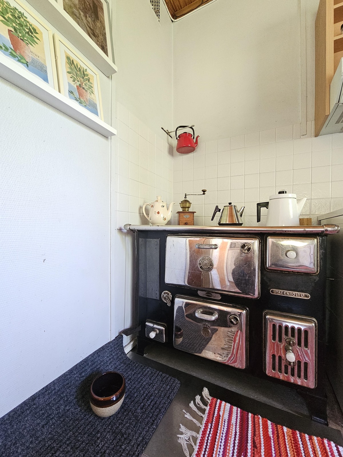 keittiössä puuhella