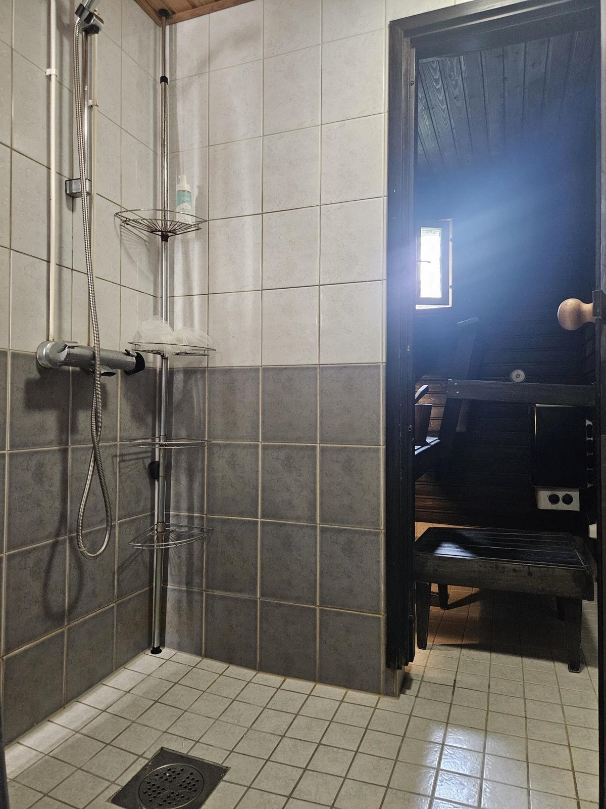 kylpyhuone ja oma sauna