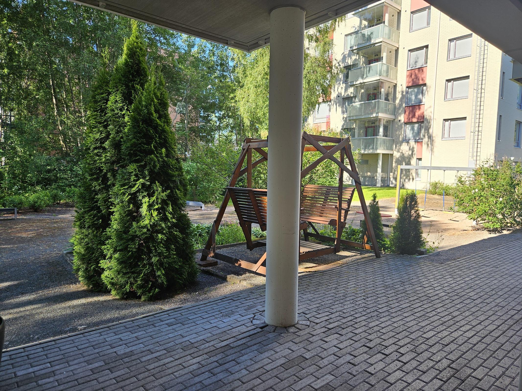 taloyhtiön siistiä pihaa