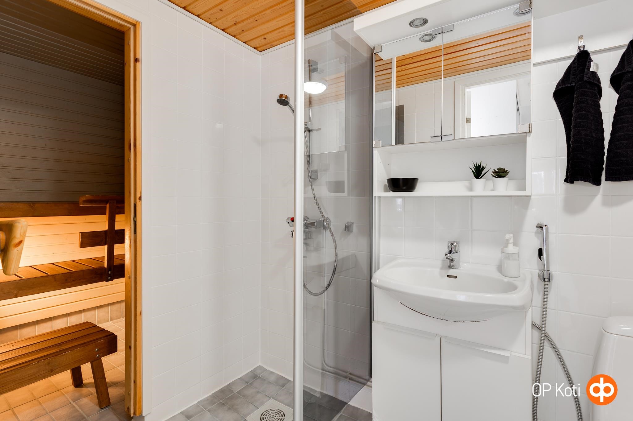kylpyhuone ja sauna