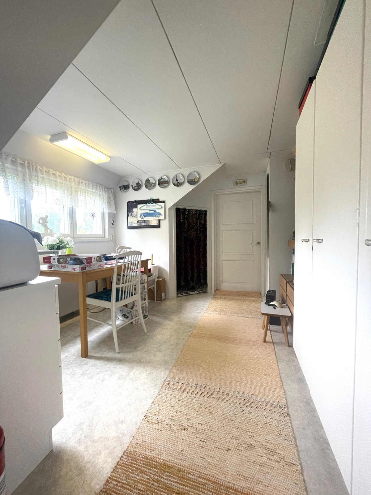 yläkerran huone 1