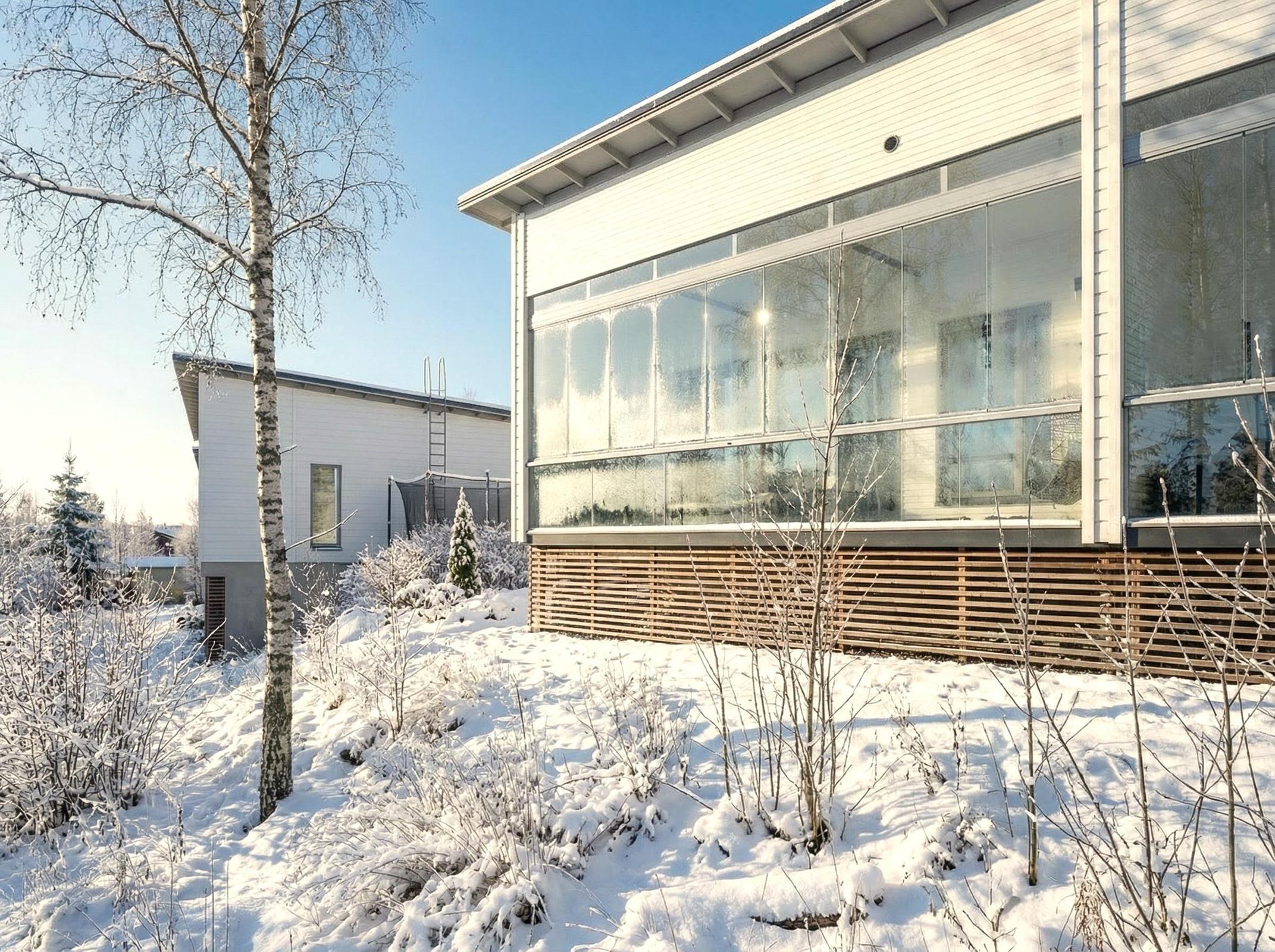 todella iso lasitettu parveke