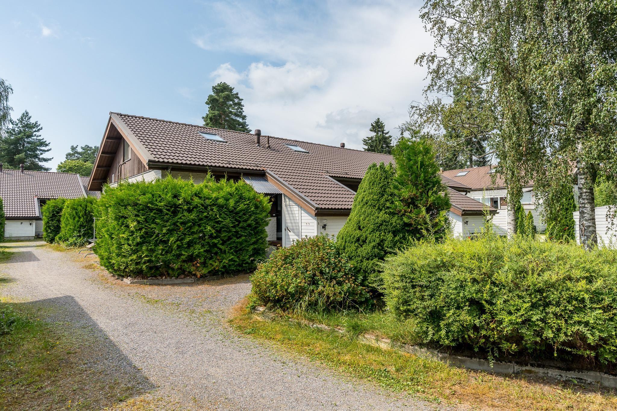 Rivitaloyhtiön ainoa paritalorakennus