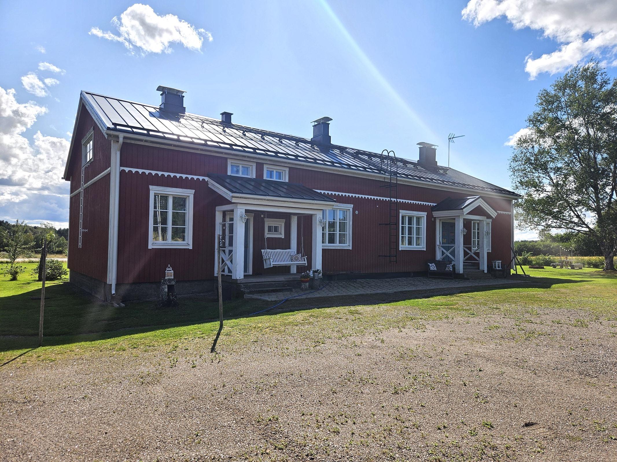 päärakennus sisäpihalta