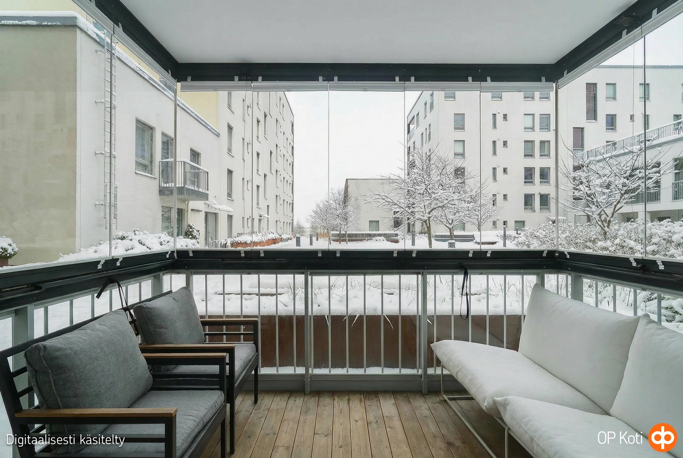 Parveke suuntaa rauhalliselle sisäpihalle.