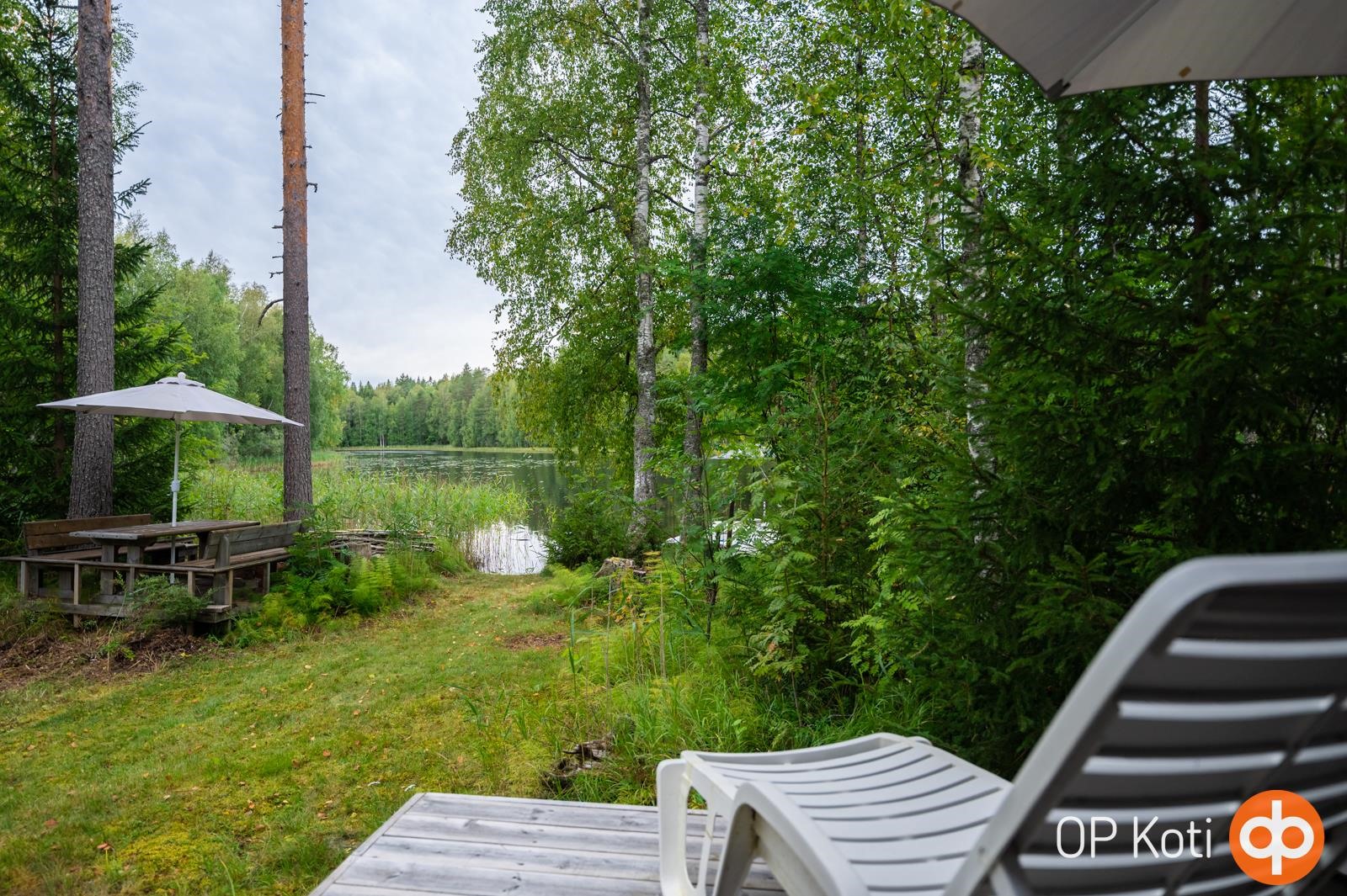 Näkymä järvelle rantasaunalta