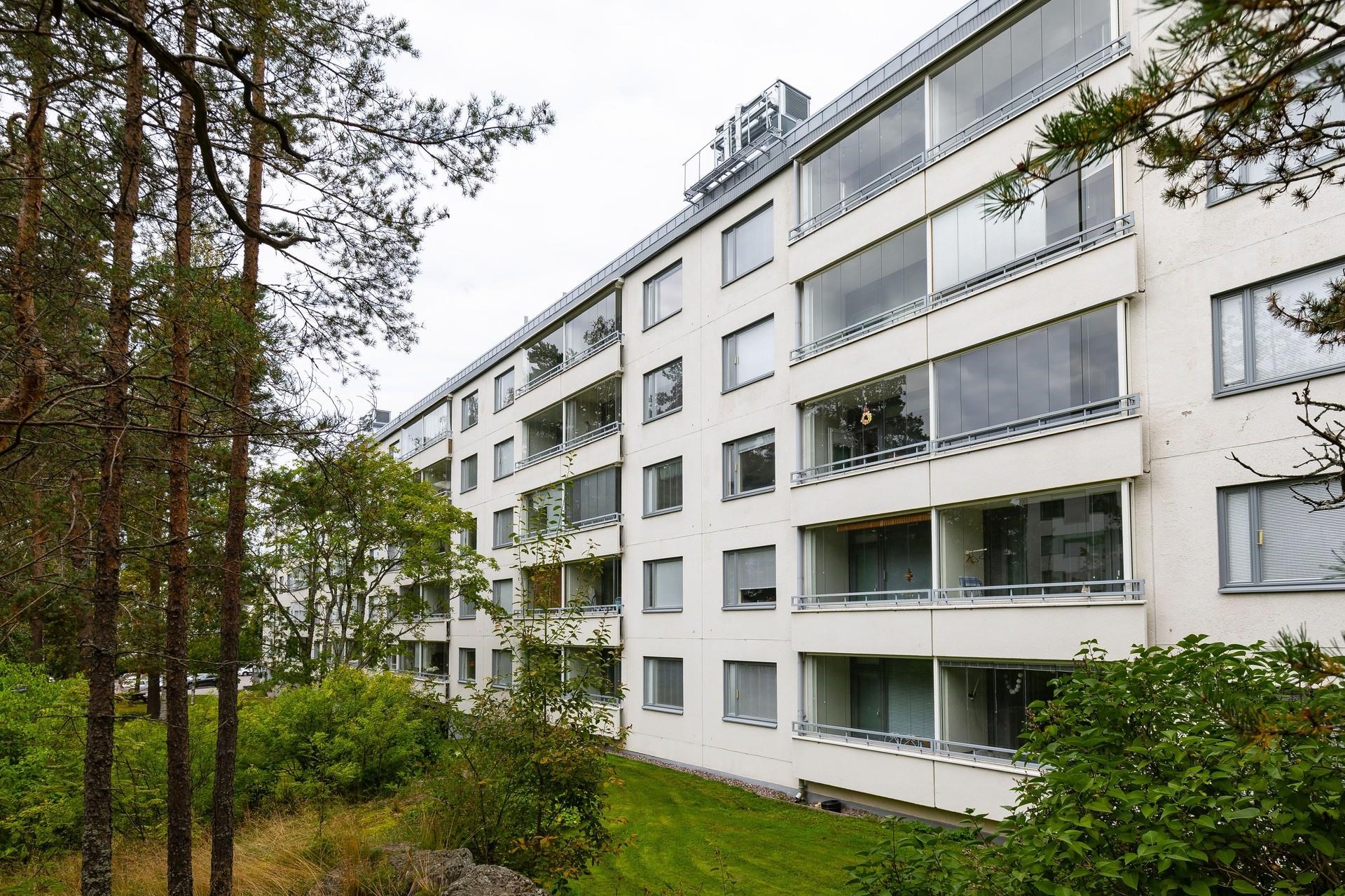 Parvekkeet sisäpihalle