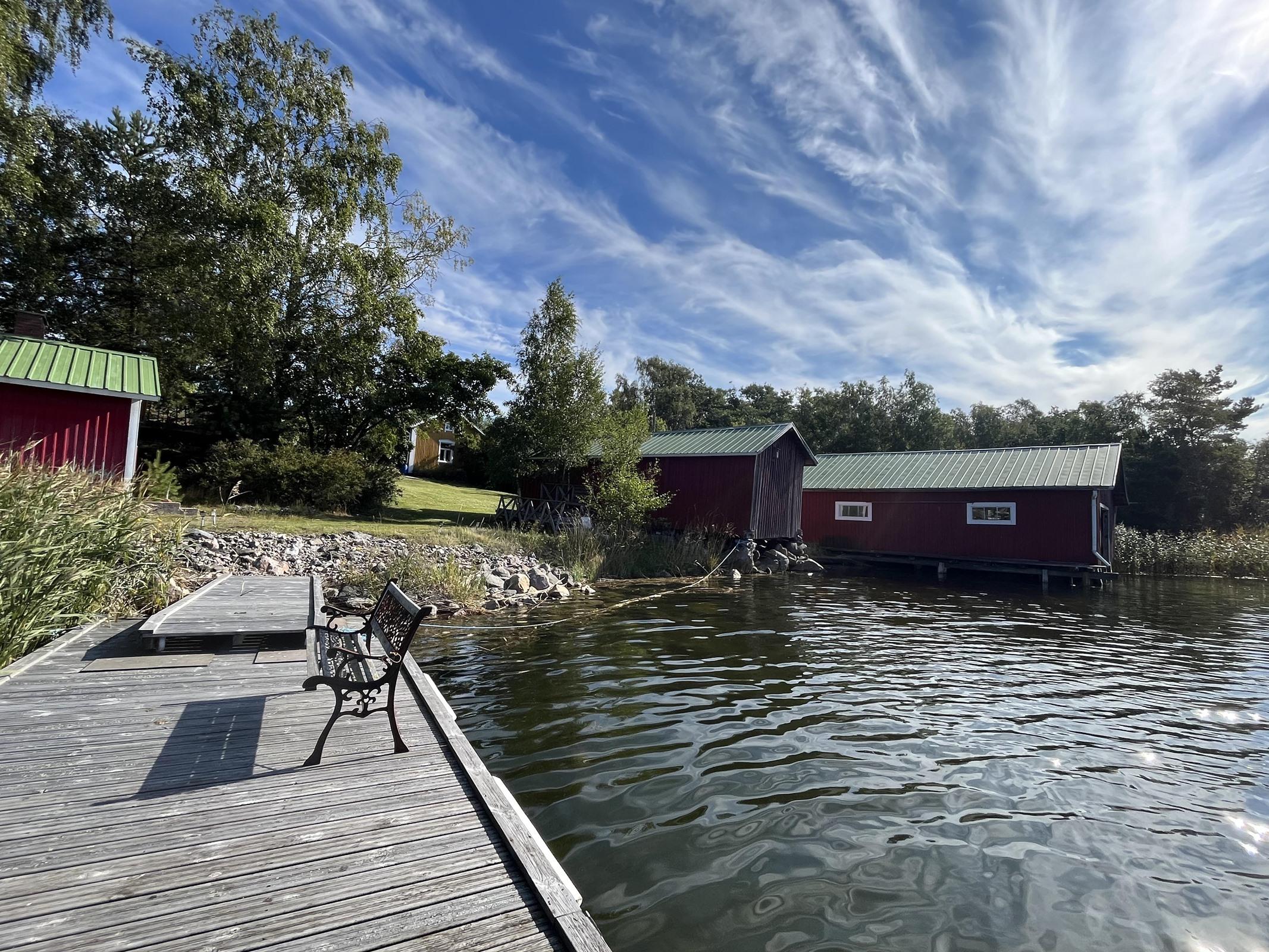 näkymä laiturilta rannalle