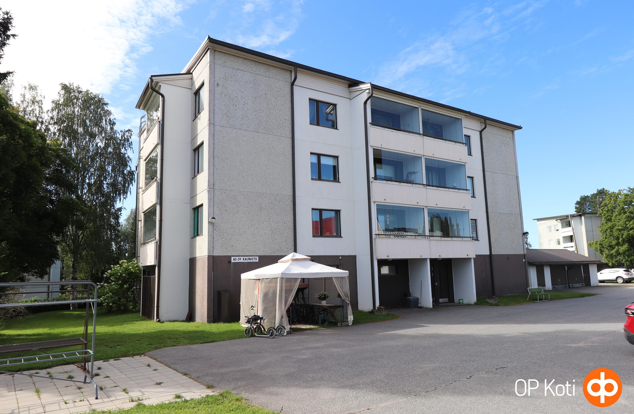 Julkisivu