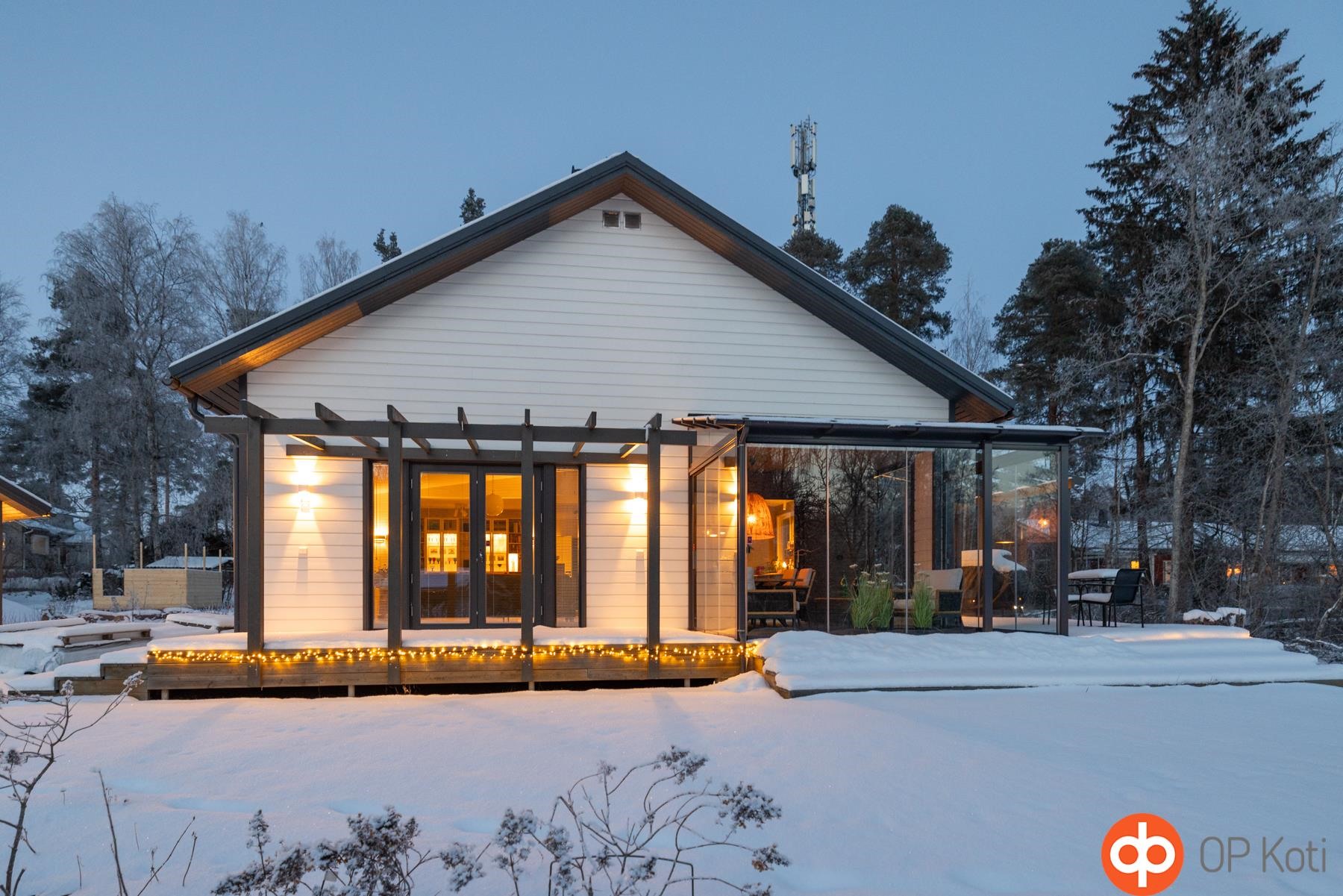 Lasikuisti ja terassit