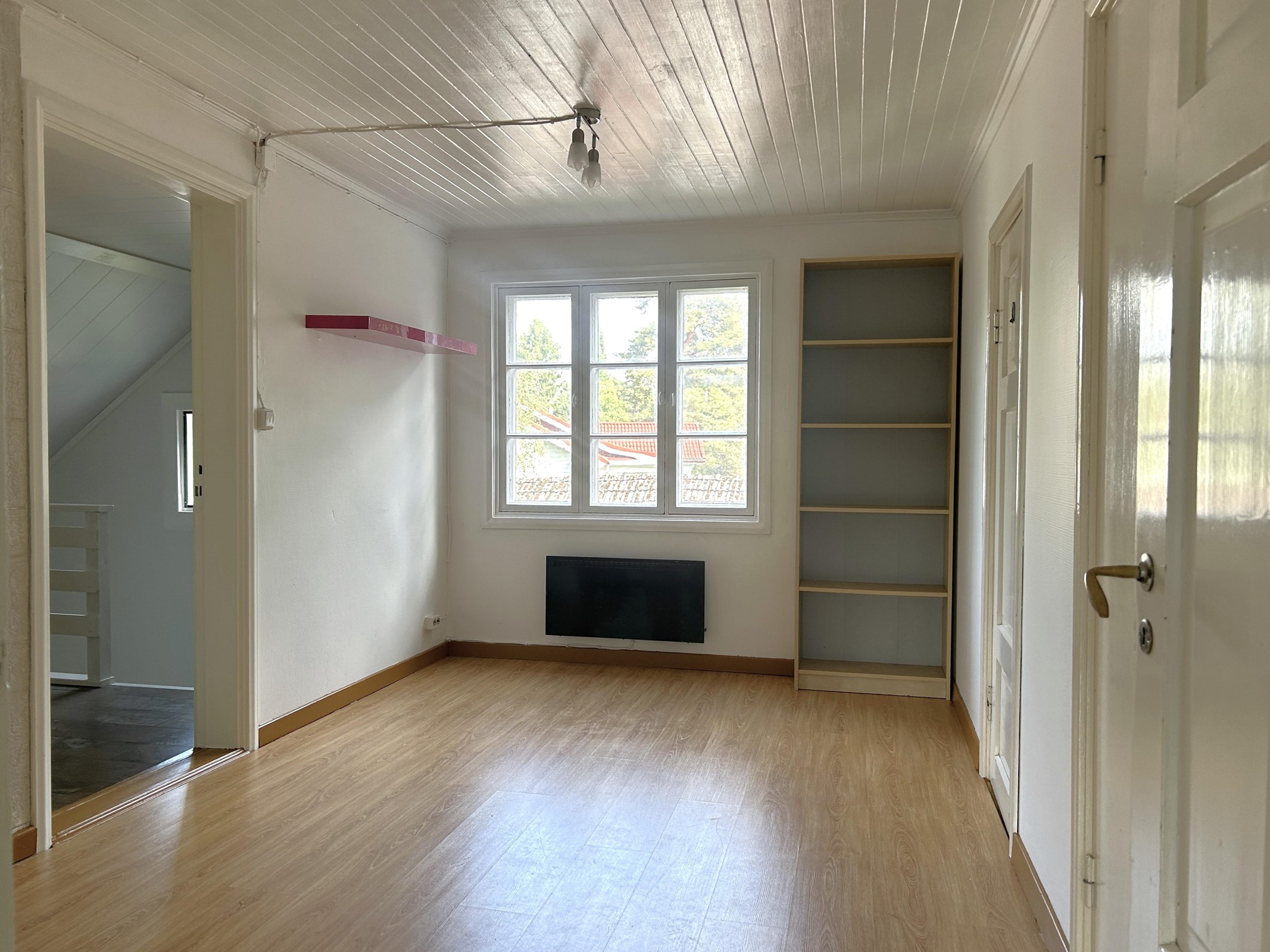 Yläkerran huone 1
