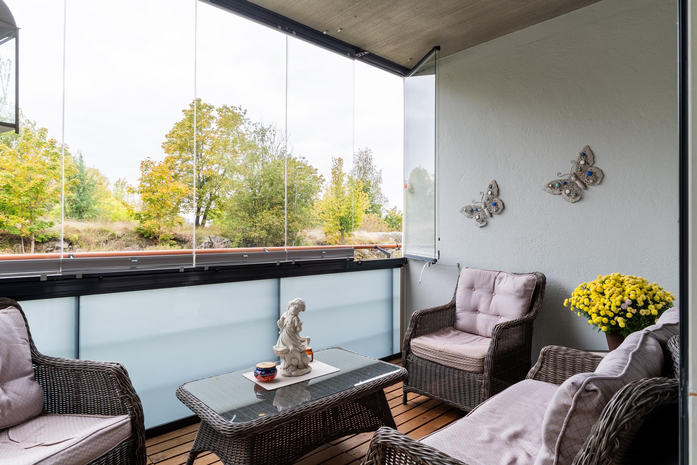 Nauti aamukahvit tai illan tunnelma suojaisalla pa