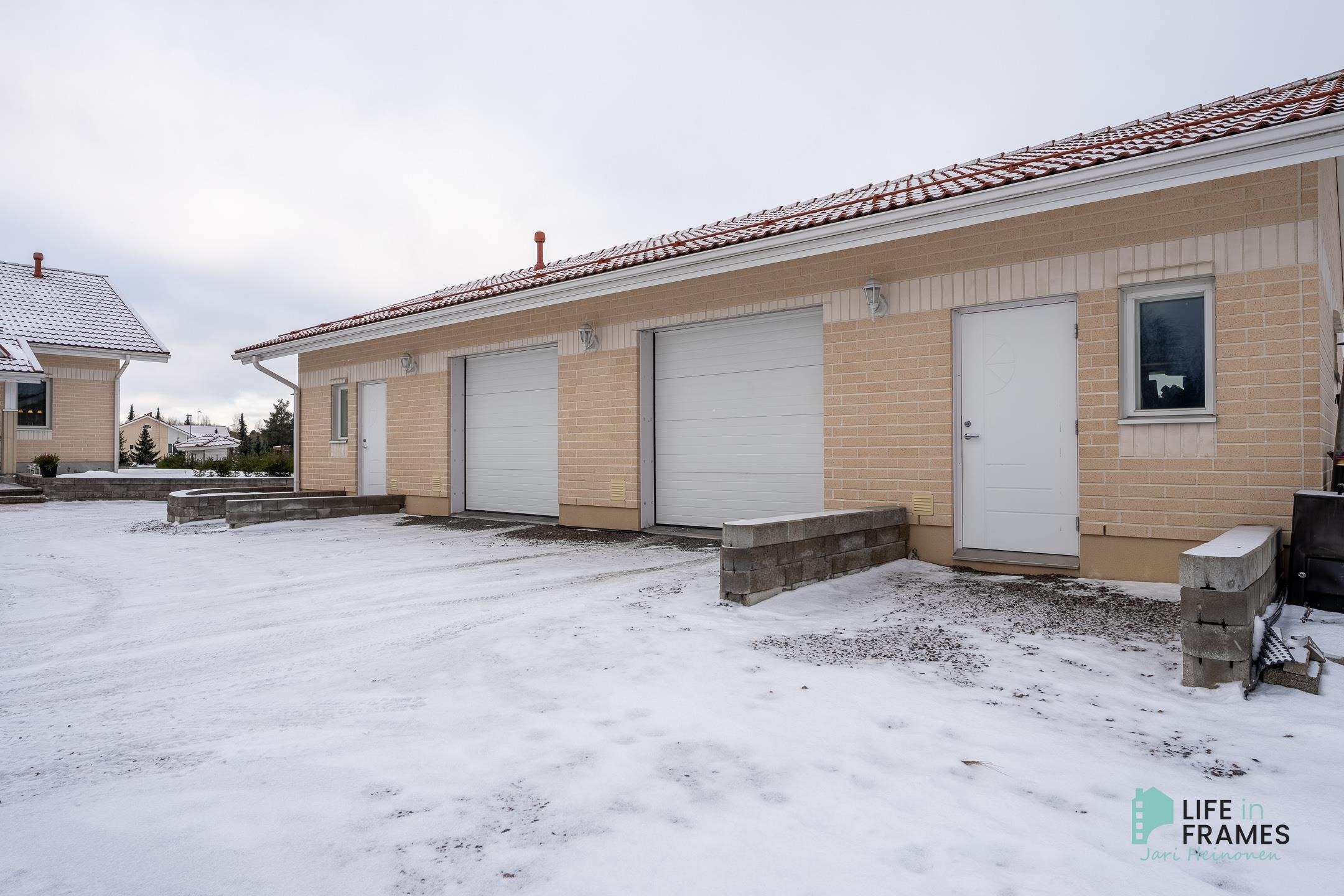 Autotallirakennus (asuntojen 1 ja 2 autotalli)